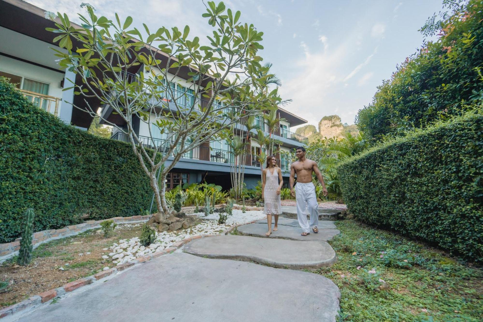 Resort Phutawan 3*