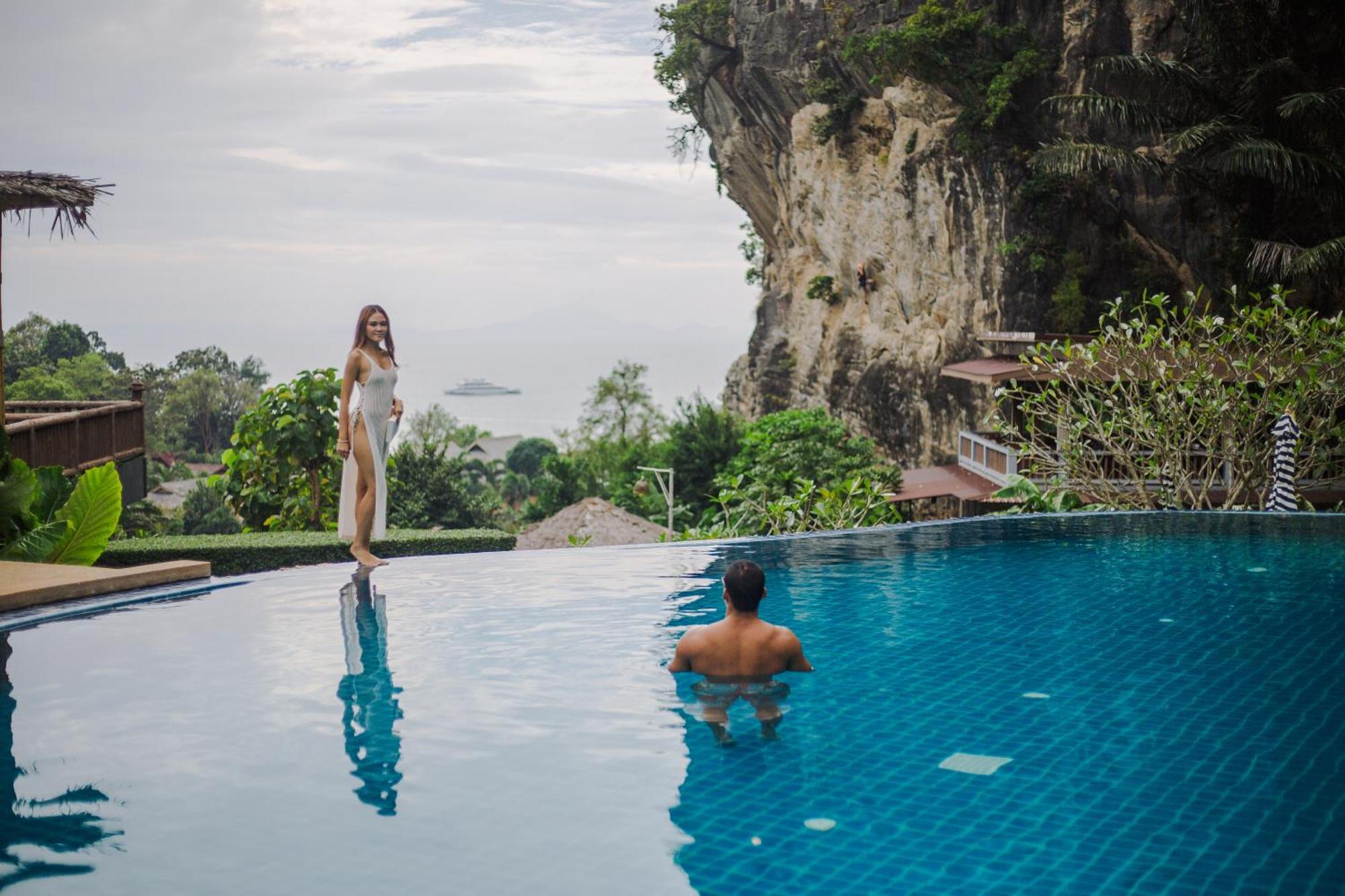 Phutawan Railay Beach