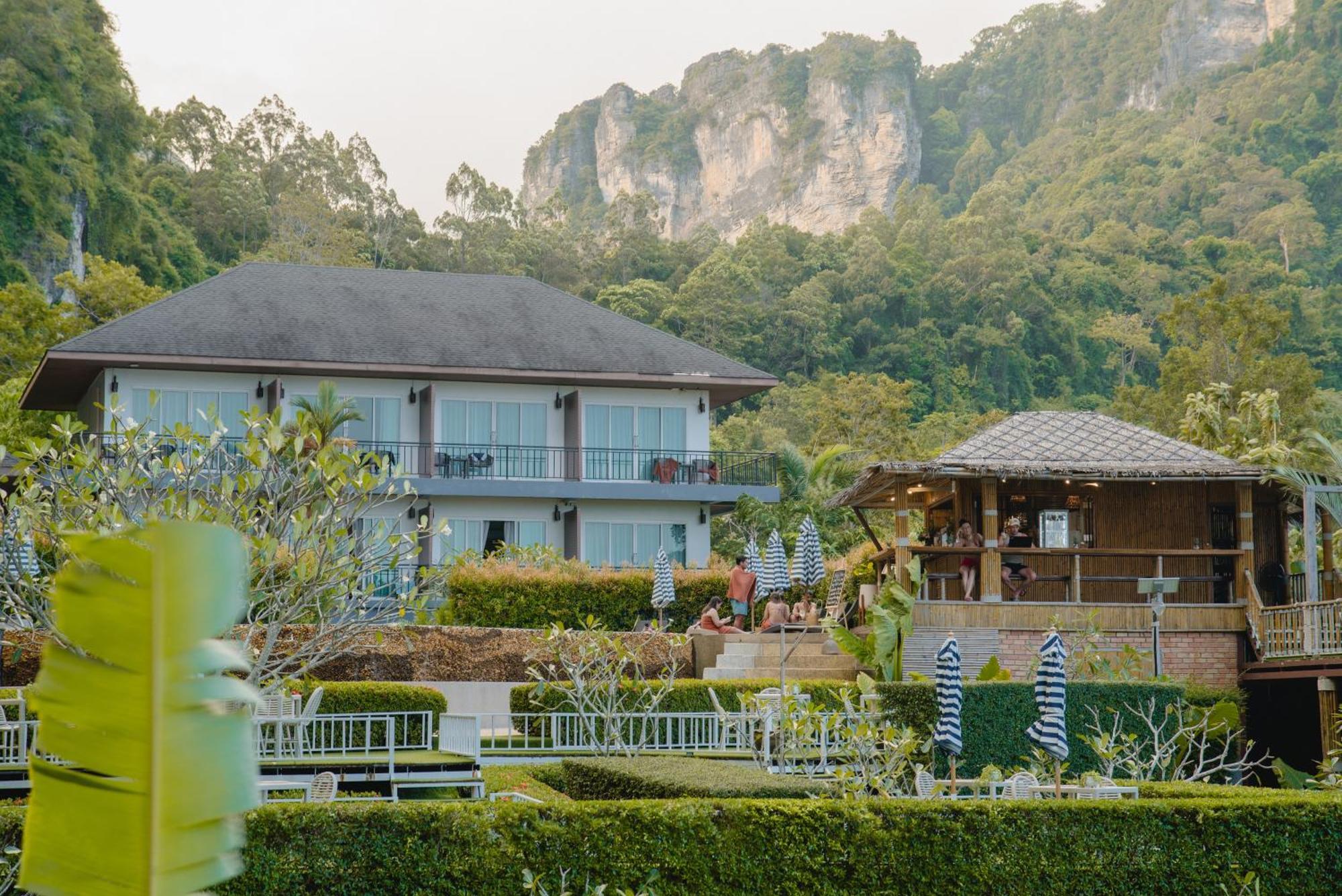 Phutawan Railay Beach