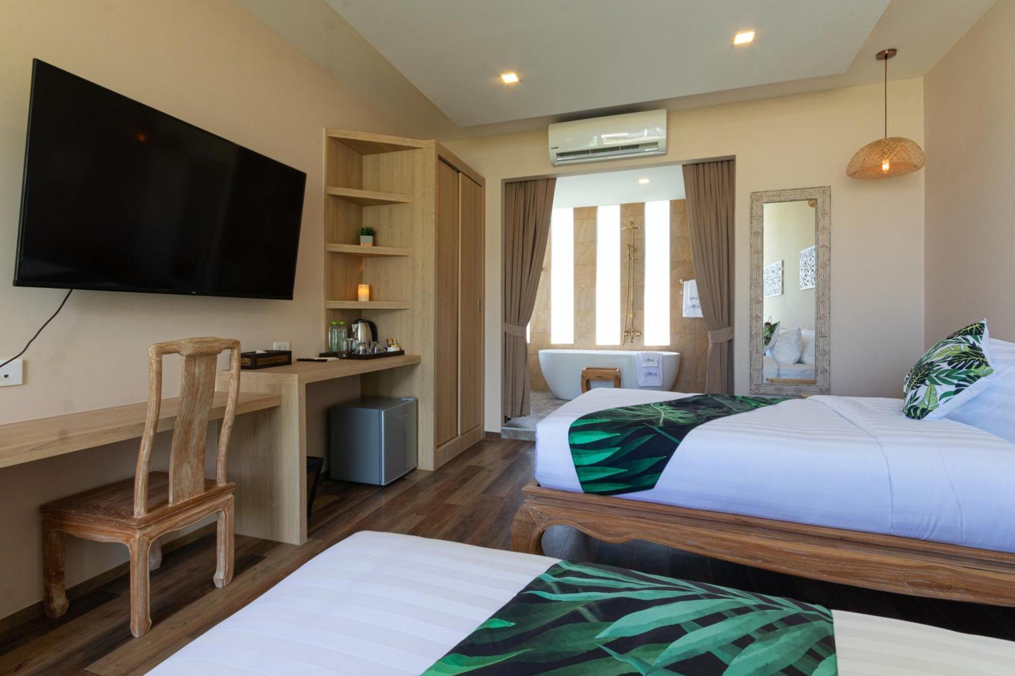 Vannee Golden Sands Beachfront 4*
