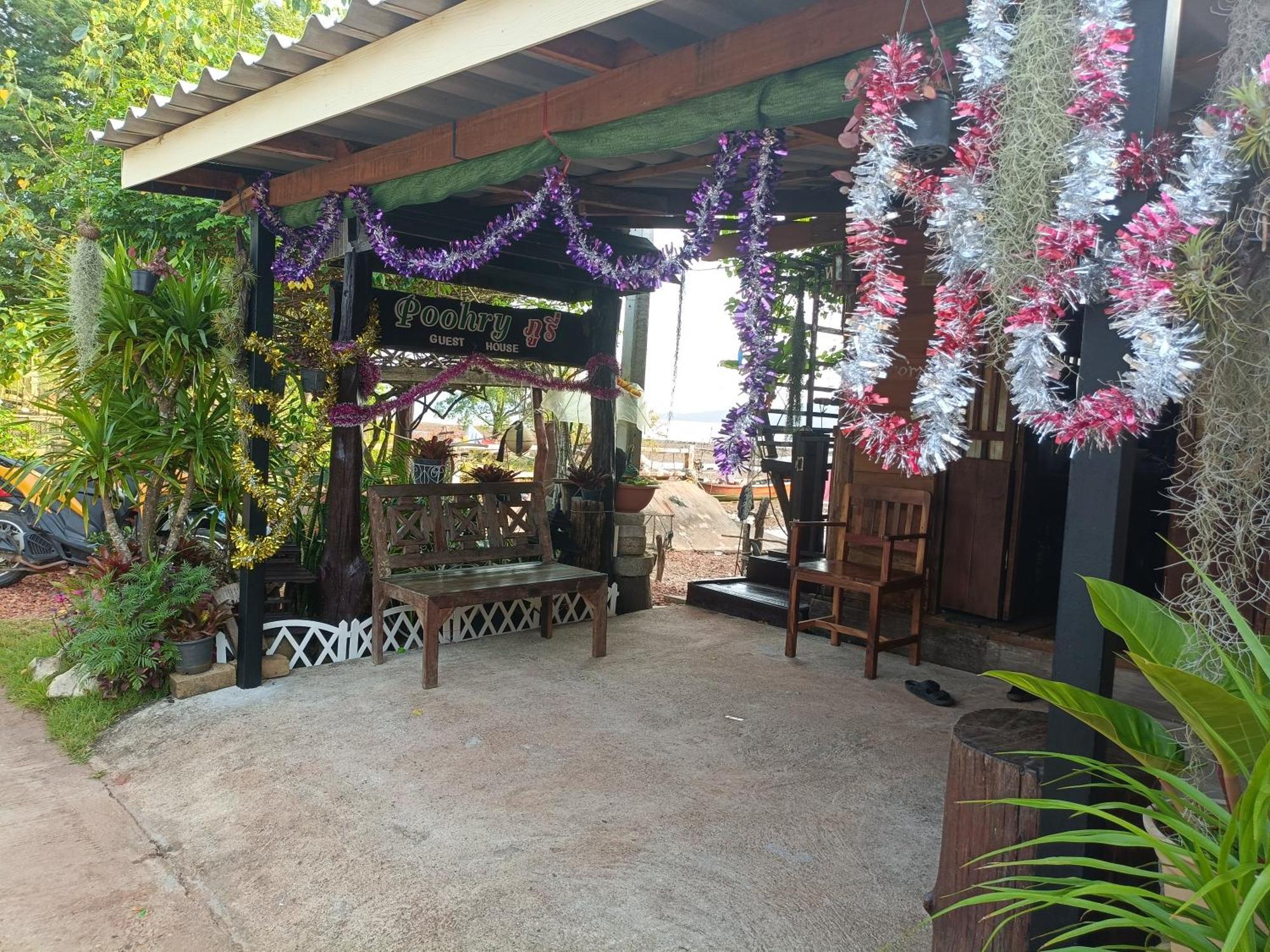 Poohry Seaview Homestay *