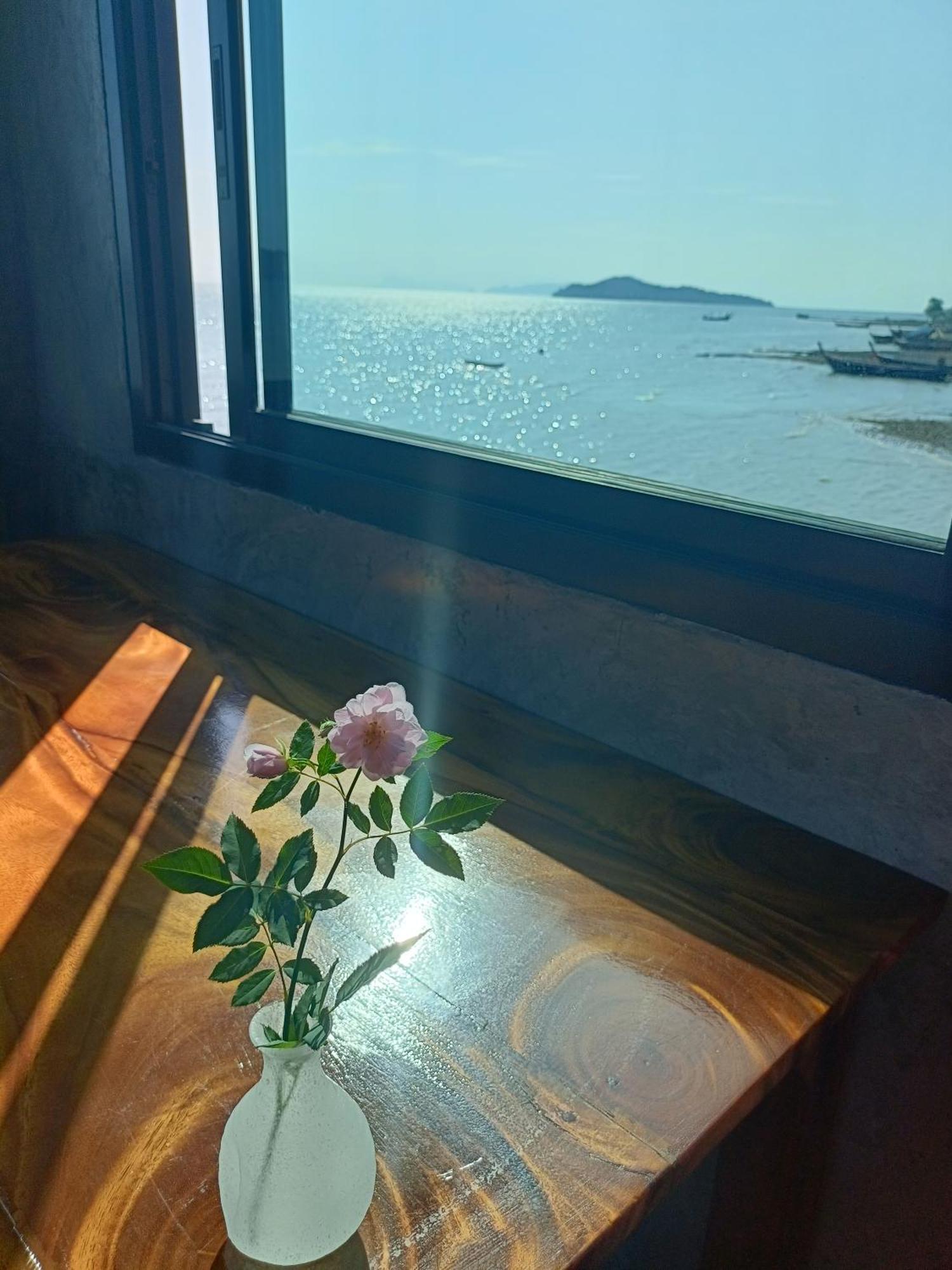 Poohry Seaview