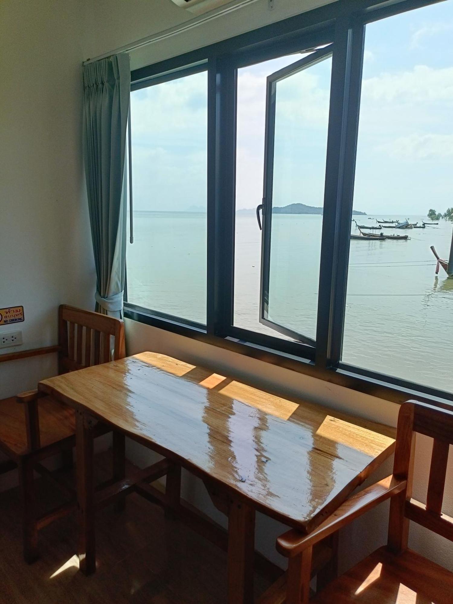 Poohry Seaview