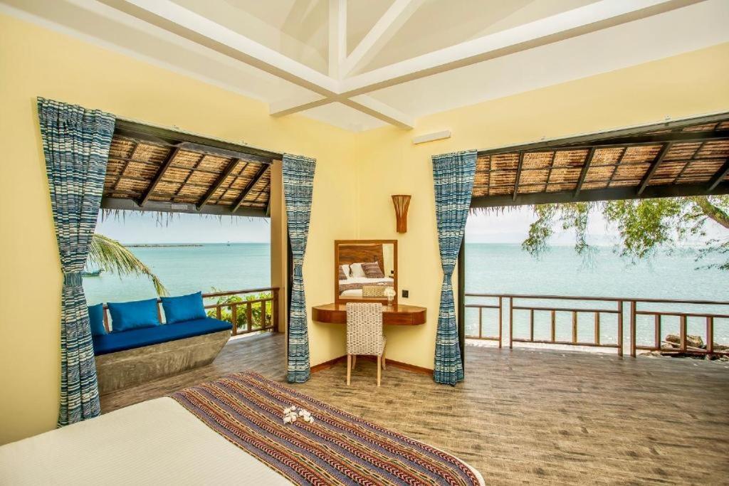 Absolute Beachfront 4*