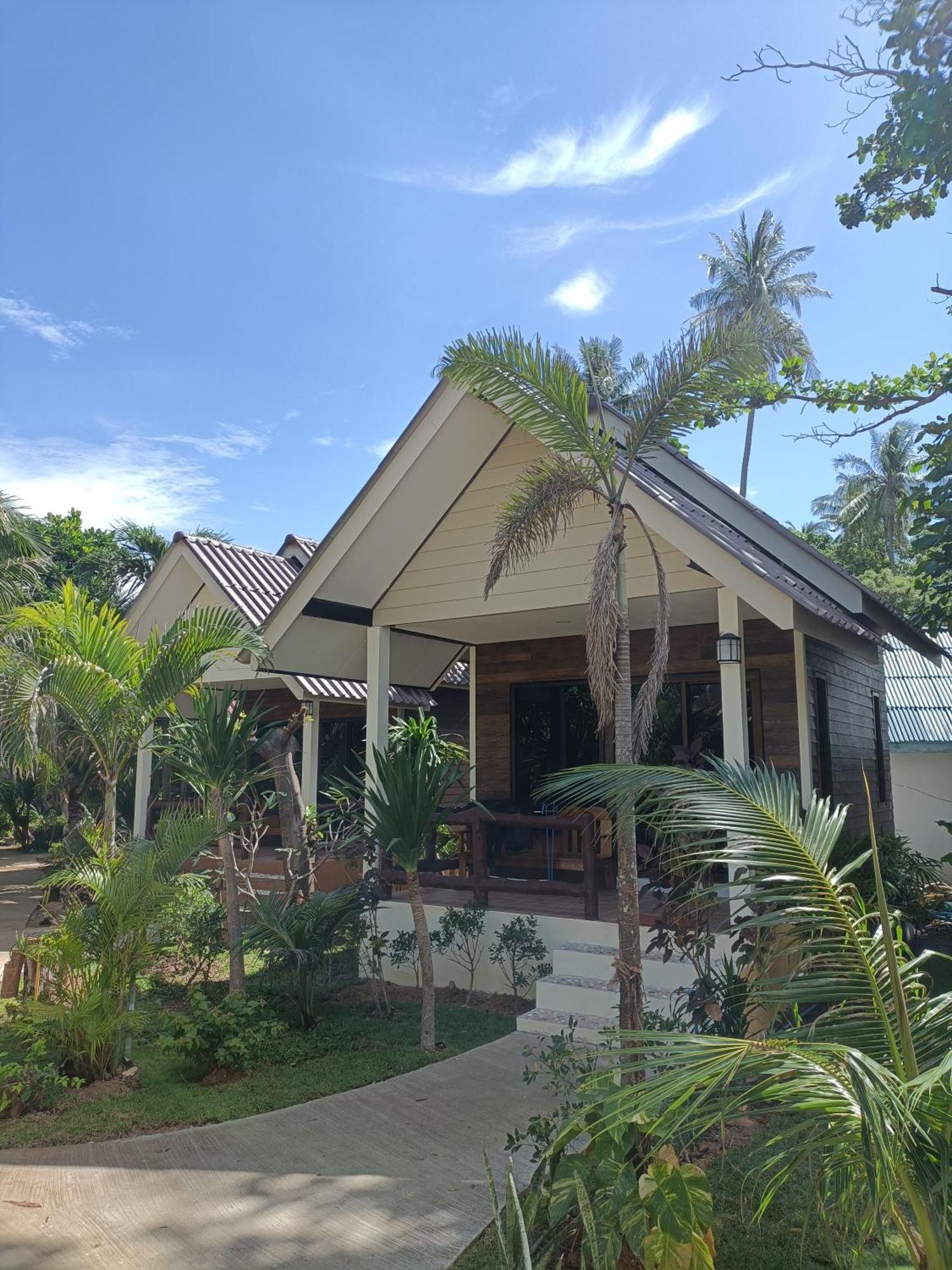 Sea Shell Resort *