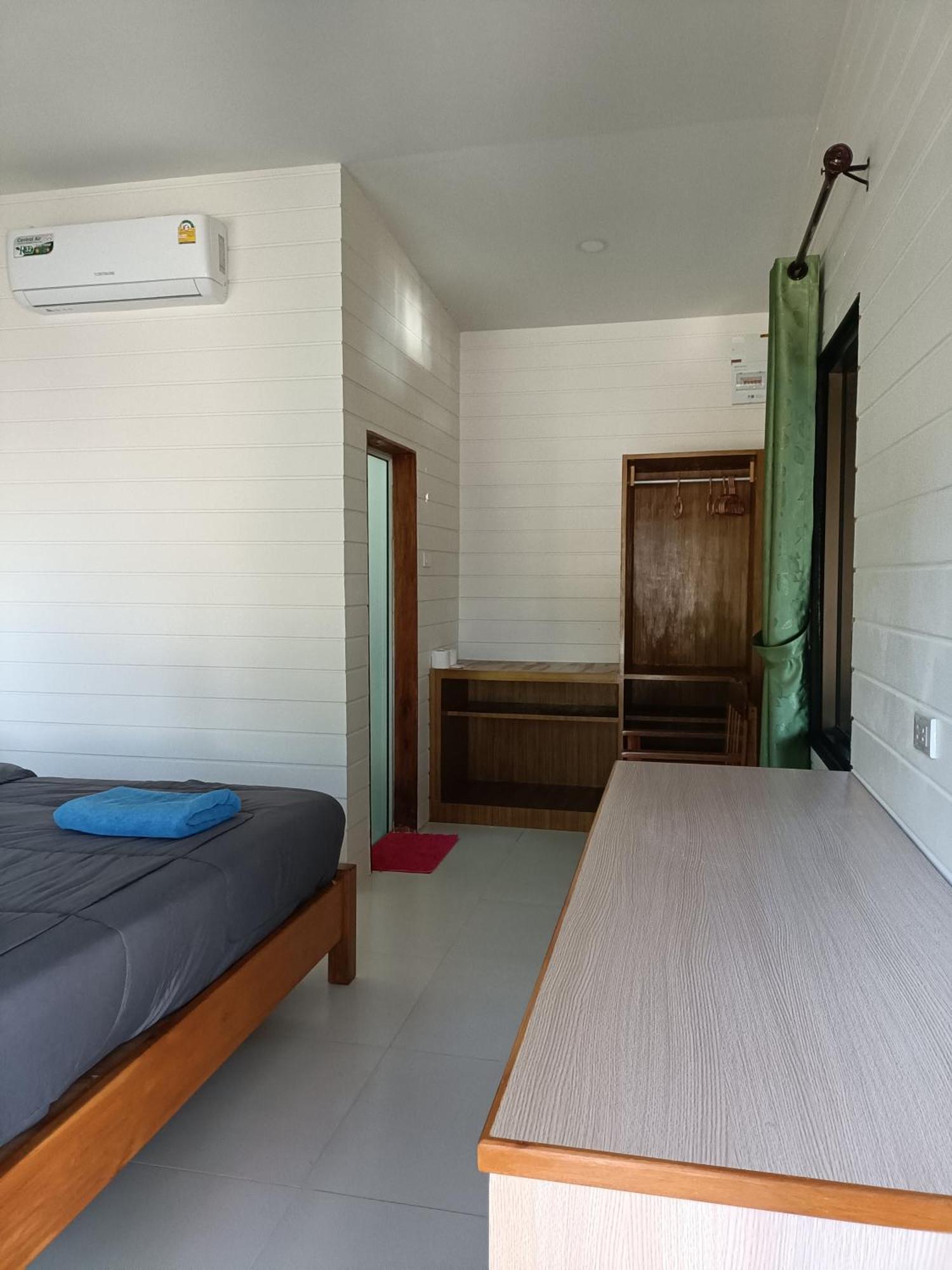 Sea Shell Resort *