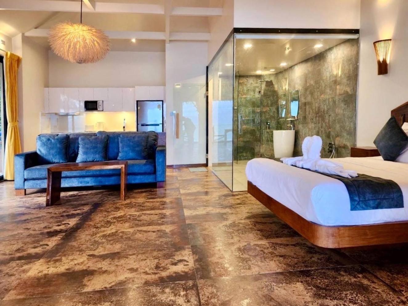 Resort Absolute Beachfront Ban Tai