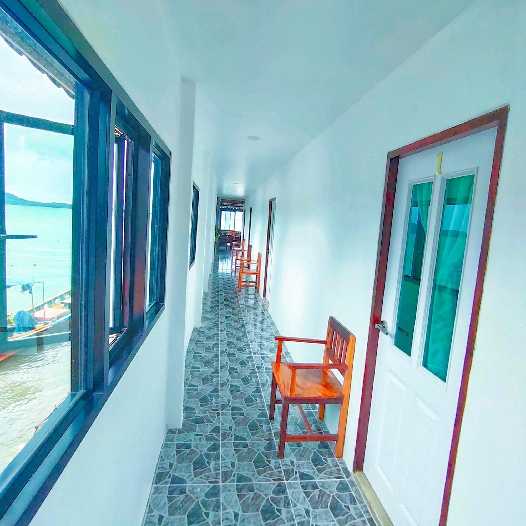 Poohry Seaview *