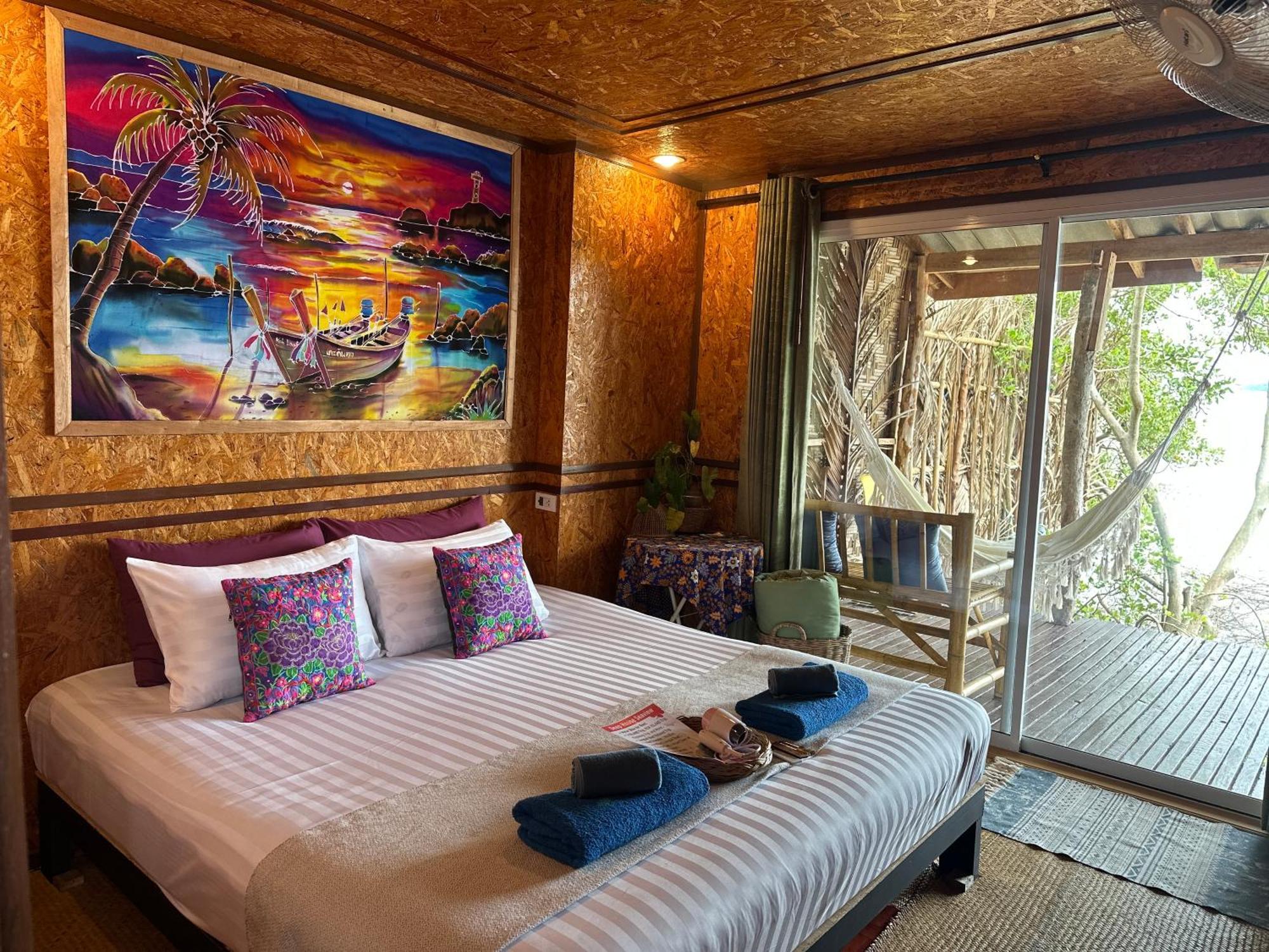 Deep House Sea View Homestay