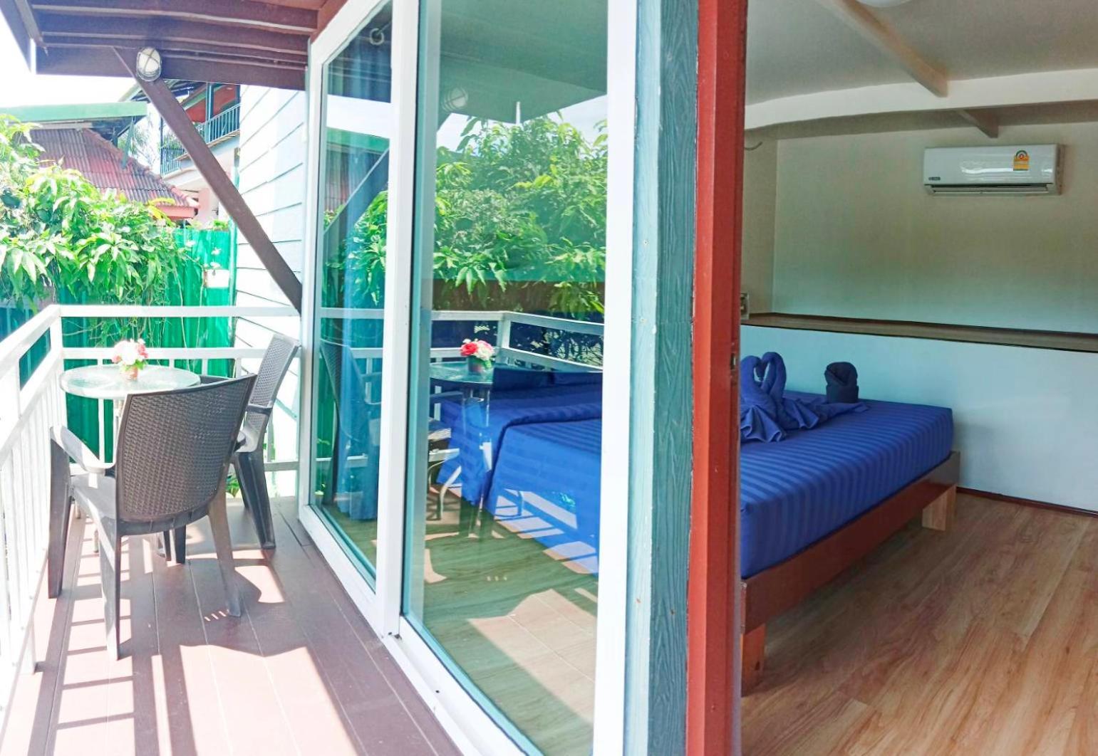 Blue View House Hostel *