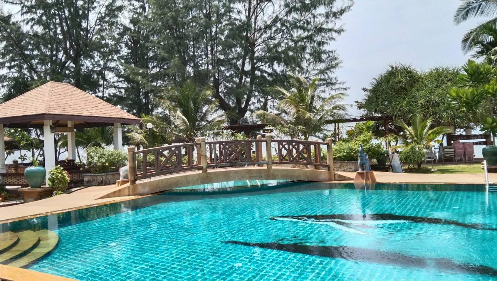 Lanta Hotel 3*