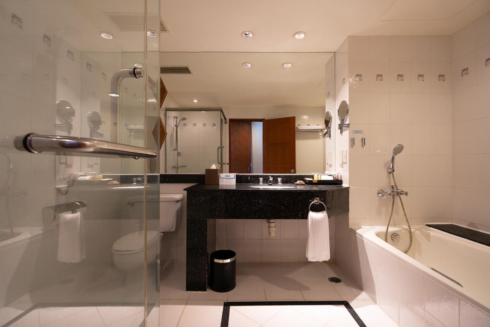 Hilton & 5* Hua Hin