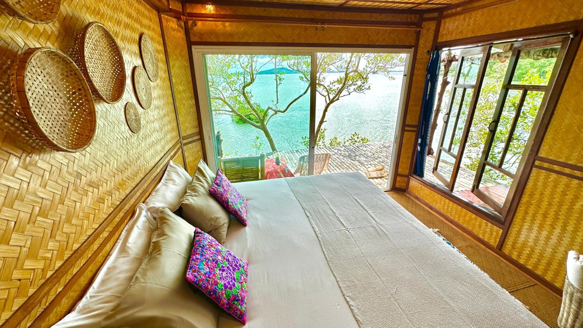 Deep House Sea View Homestay