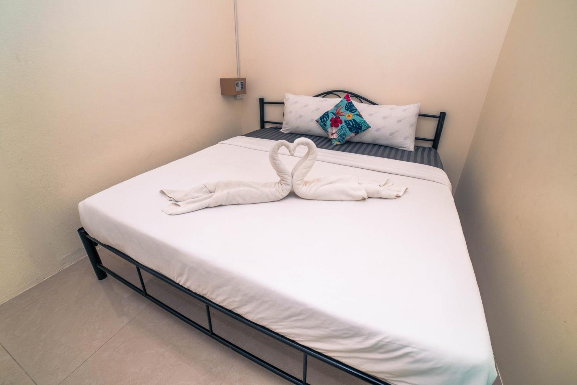 Leo Hostel