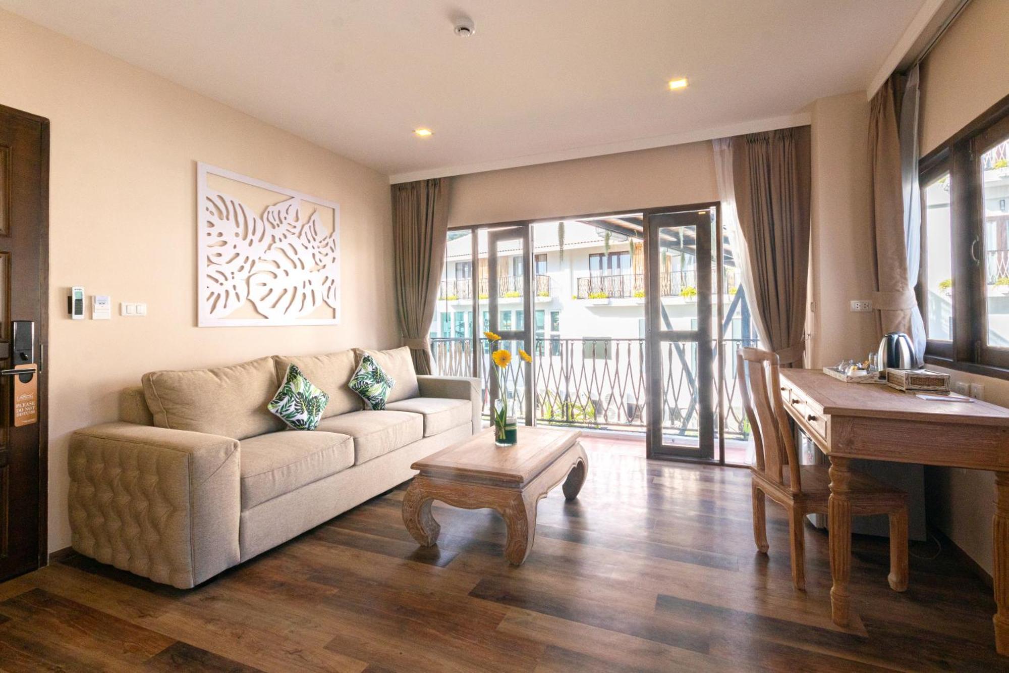 Vannee Golden Sands Beachfront Hotel