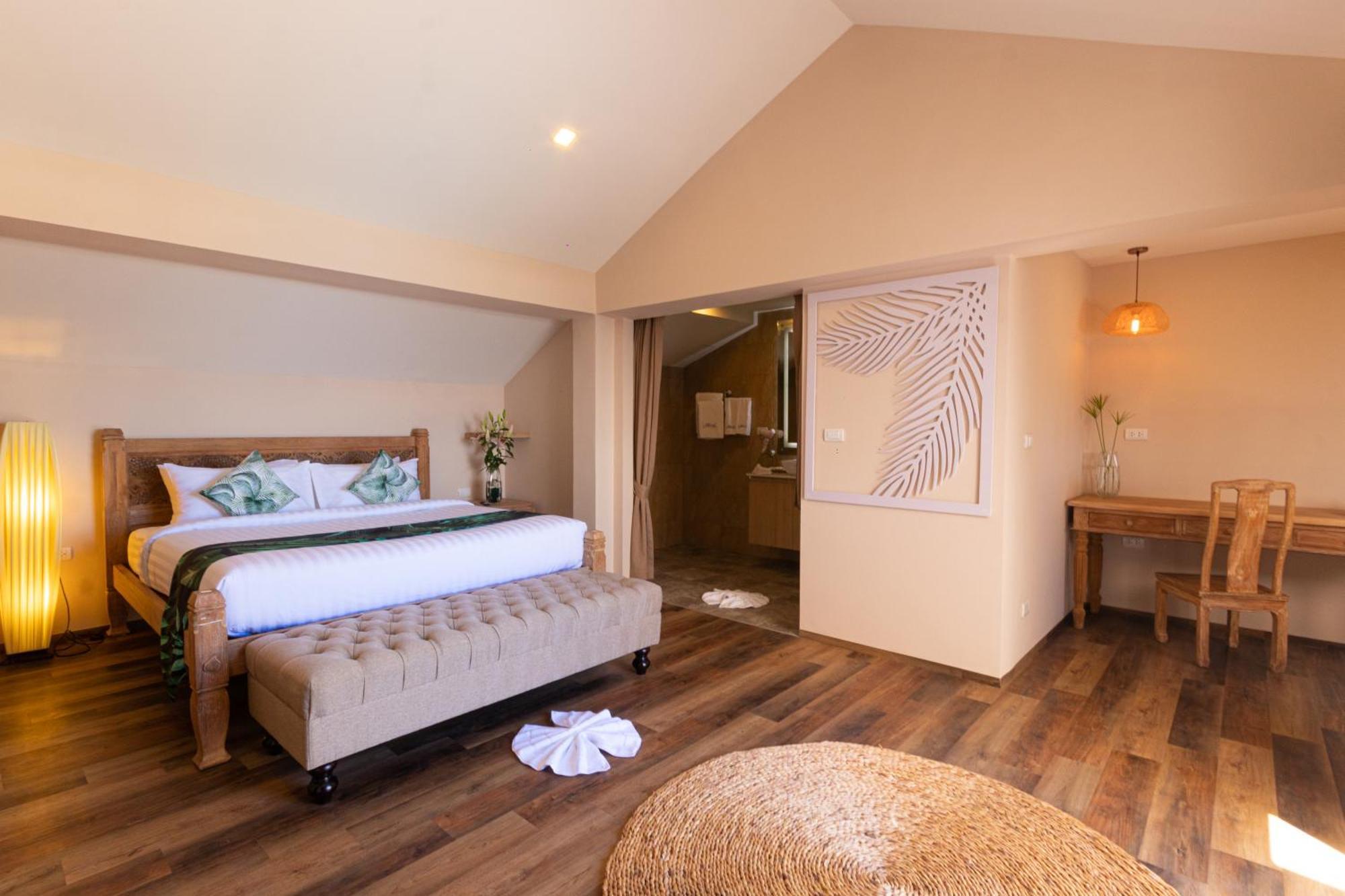 Vannee Golden Sands Beachfront Hotel 4*