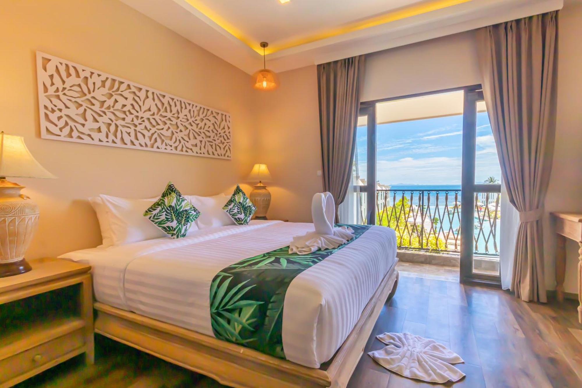 Vannee Golden Sands Beachfront Hotel