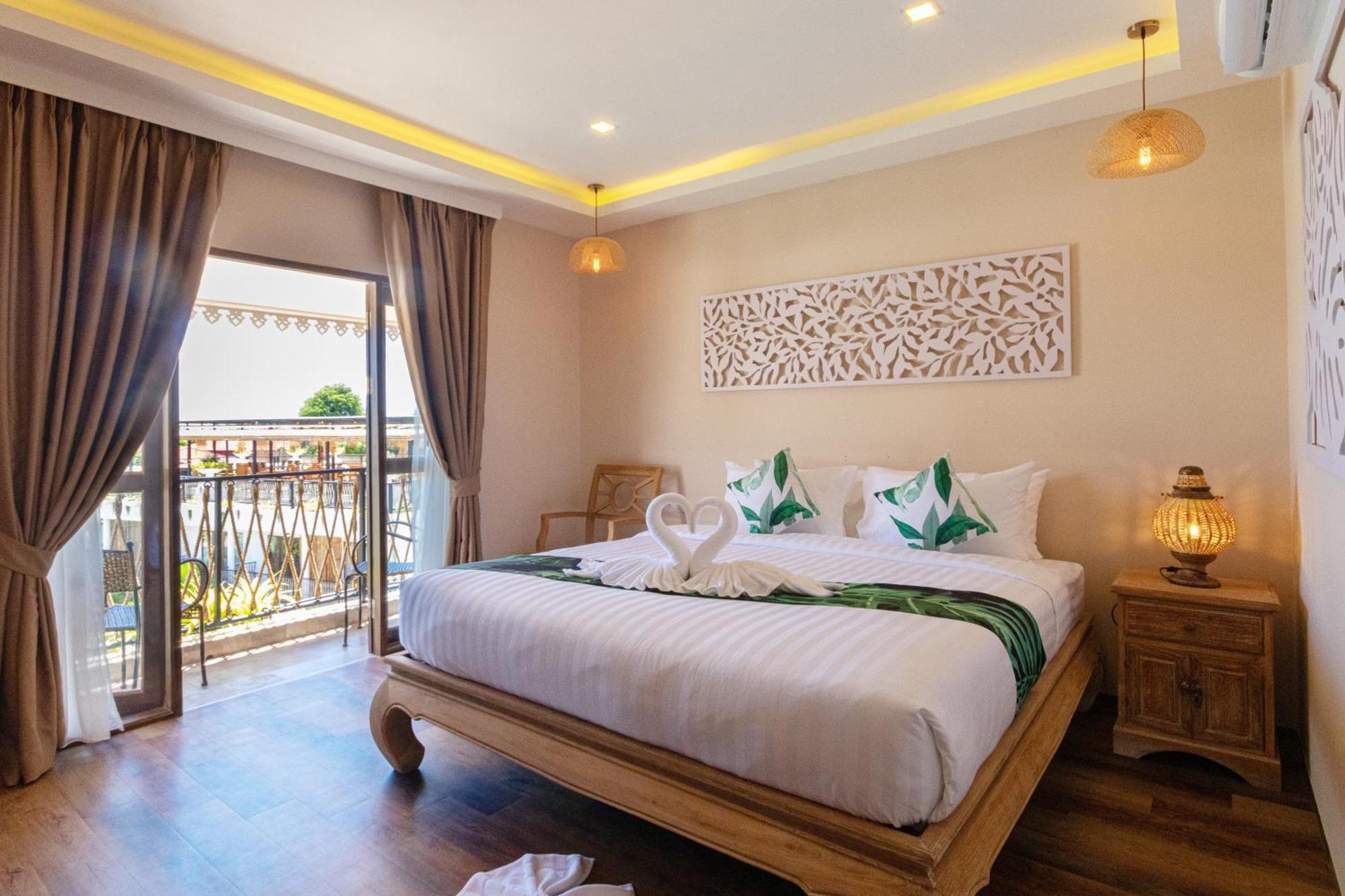 Vannee Golden Sands Beachfront Hotel