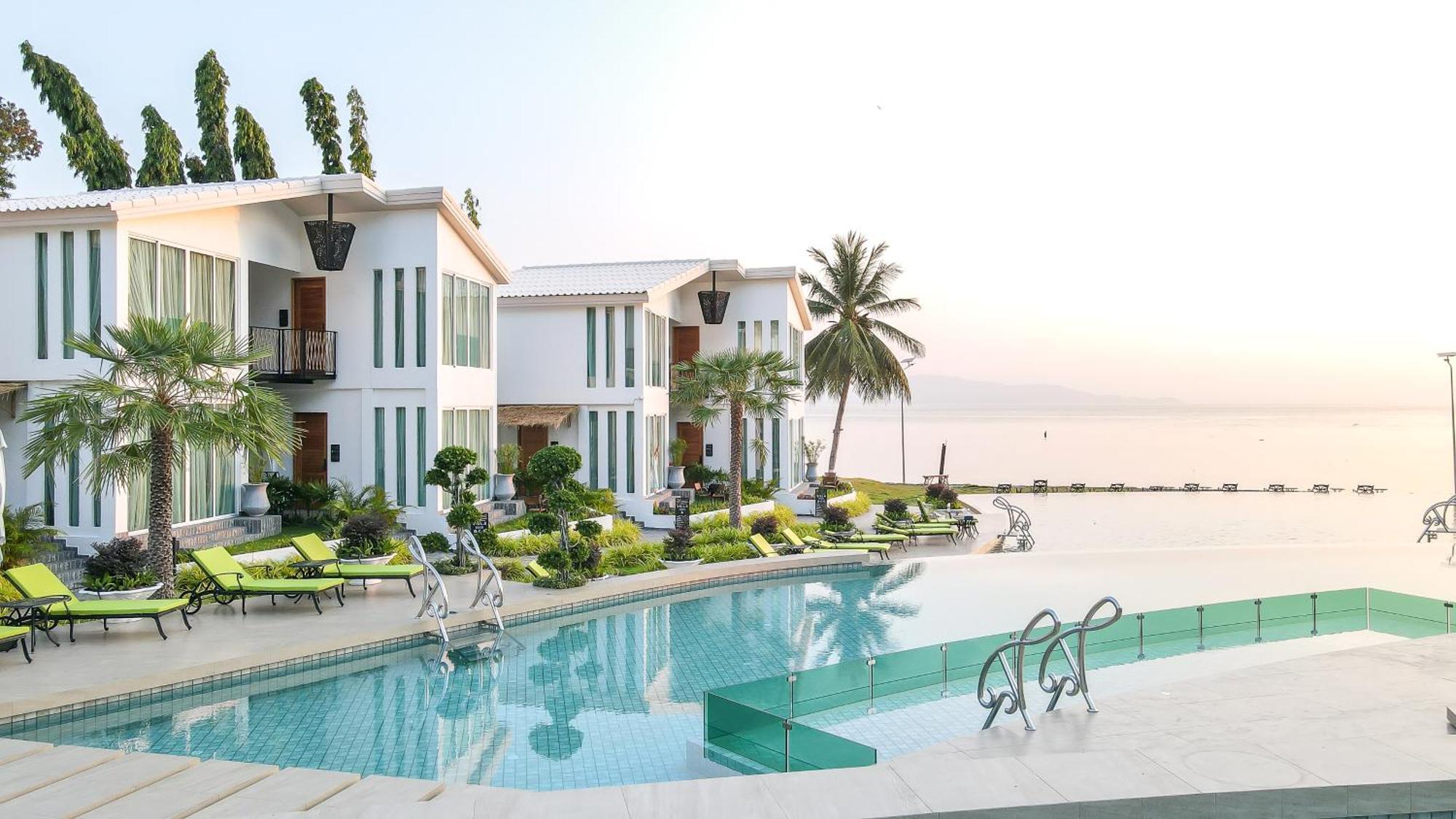 Hotel Vannee Golden Sands Beachfront