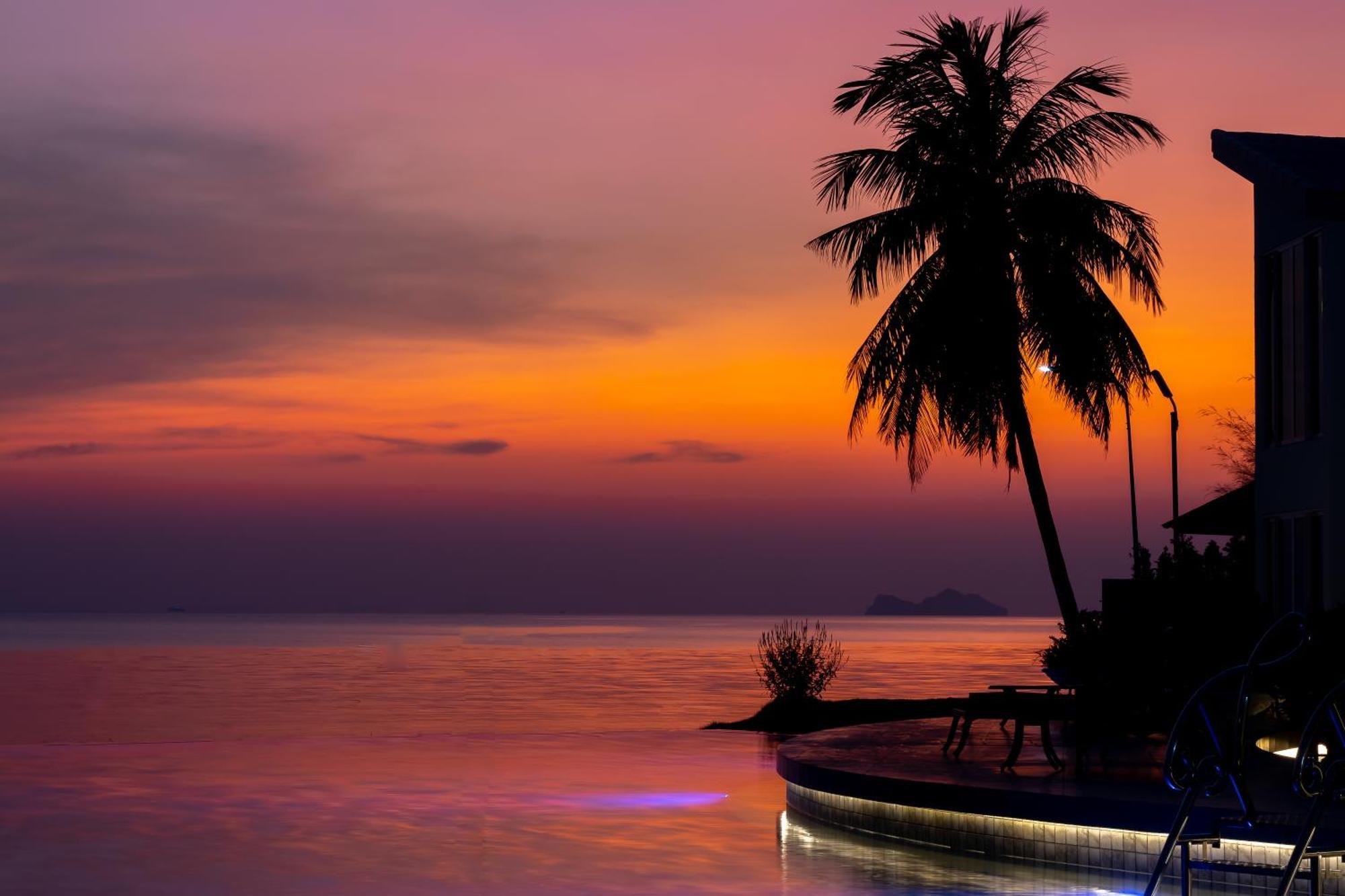 Vannee Golden Sands Beachfront 4*