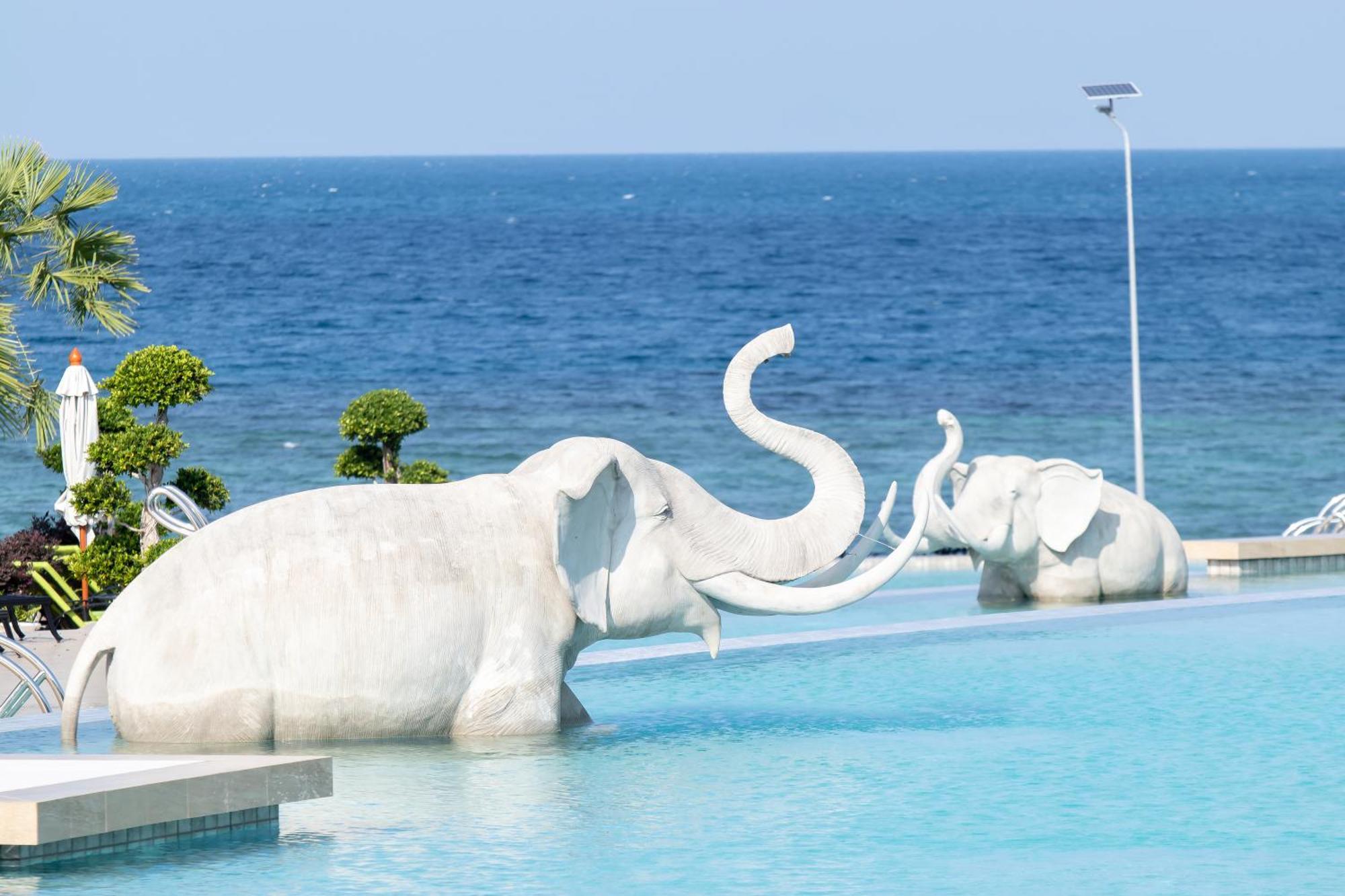 Vannee Golden Sands Beachfront Hotel 4*
