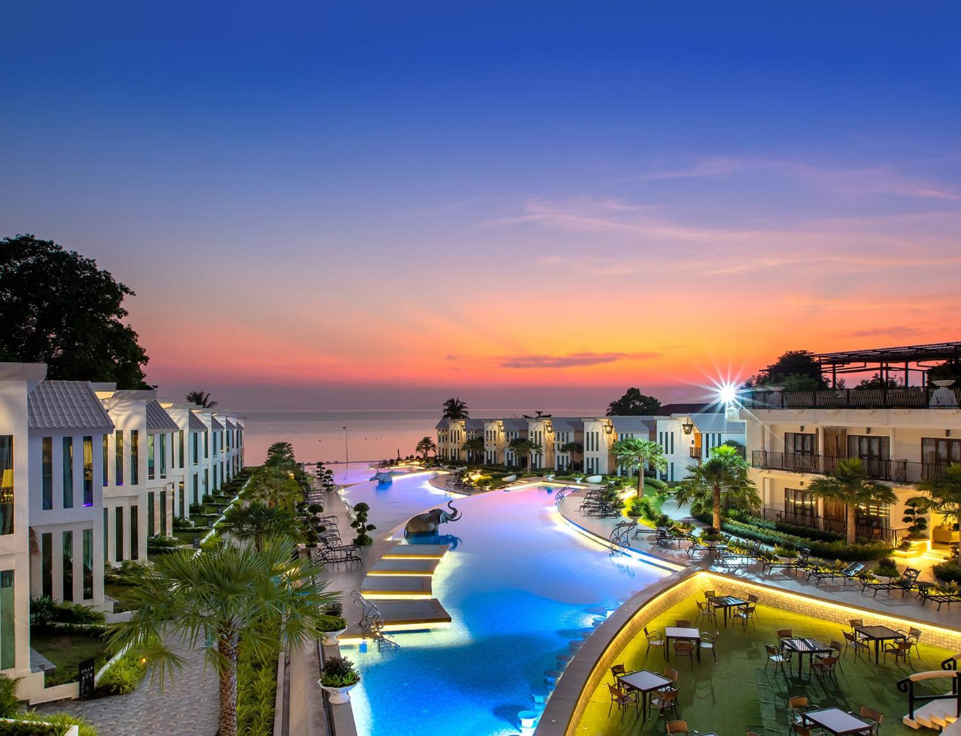 Vannee Golden Sands Beachfront Hotel