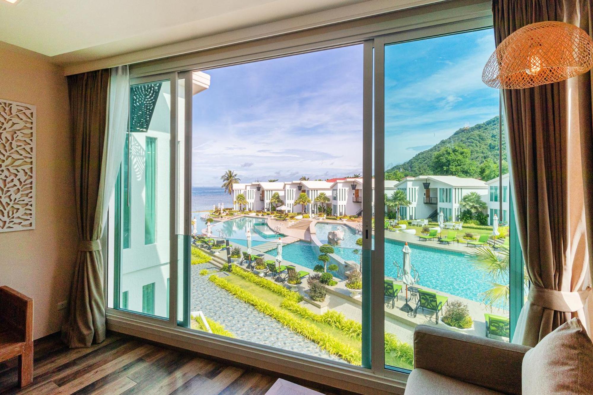 Hotel Vannee Golden Sands Beachfront