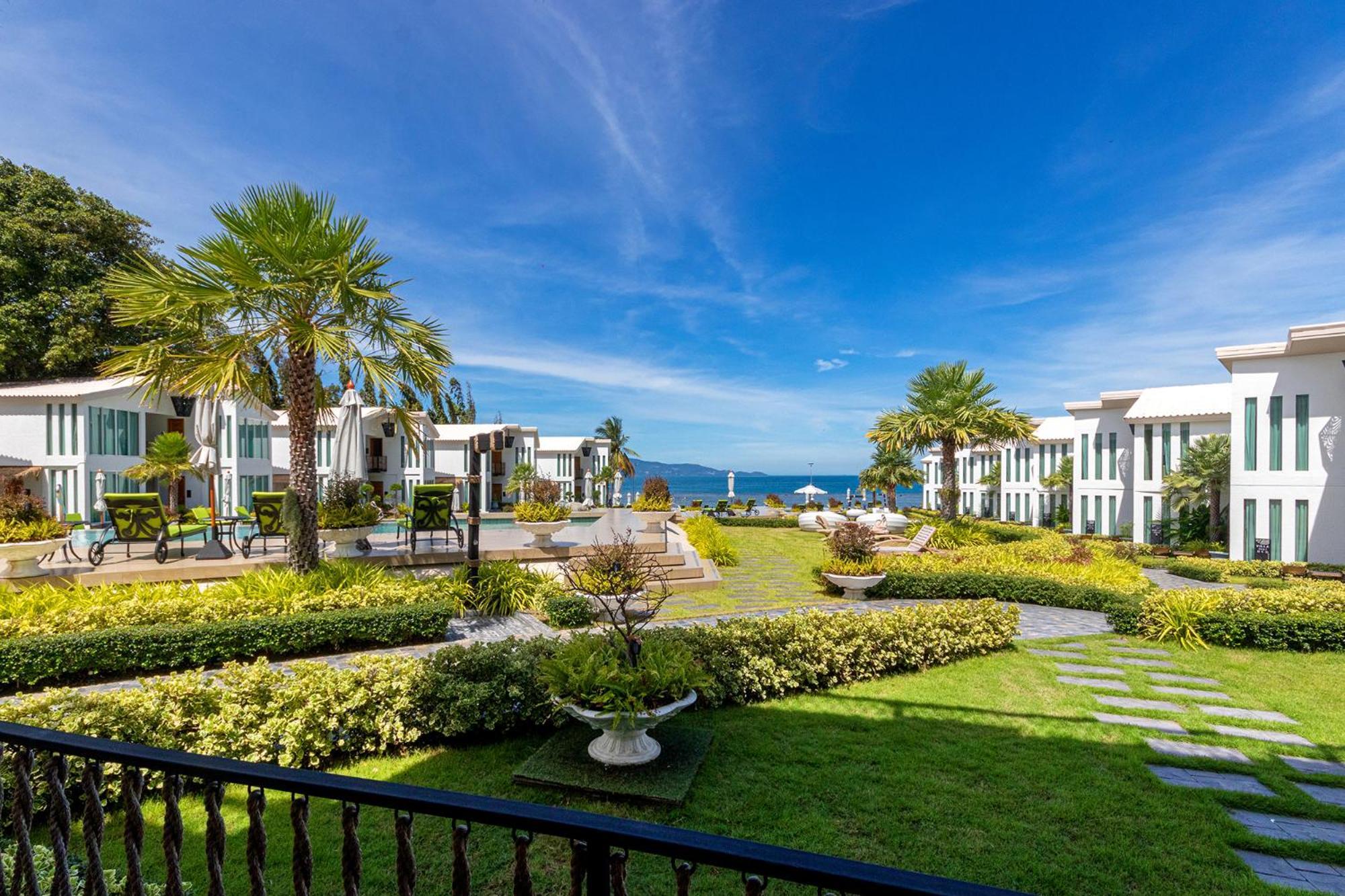 Vannee Golden Sands Beachfront 4*