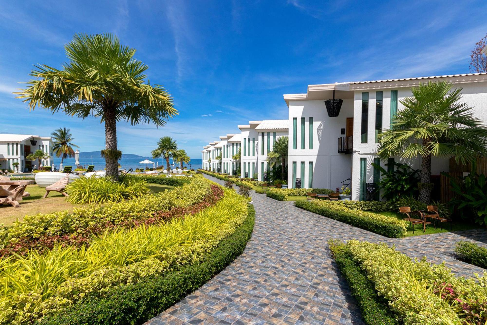 Vannee Golden Sands Beachfront Hotel 4*