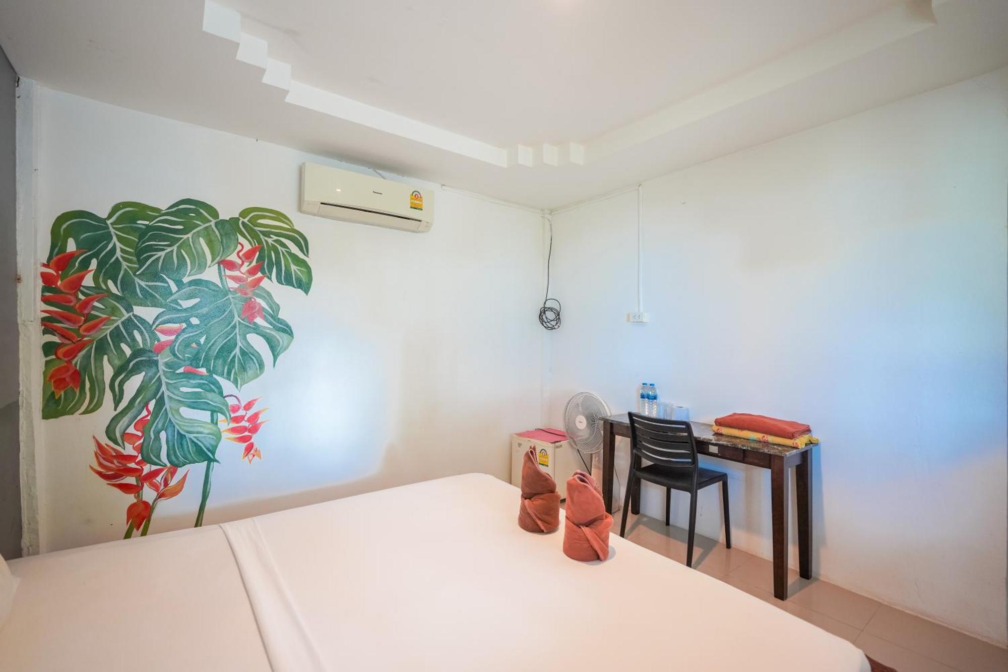 Cozy Seafront Hotel Phi Phi Don