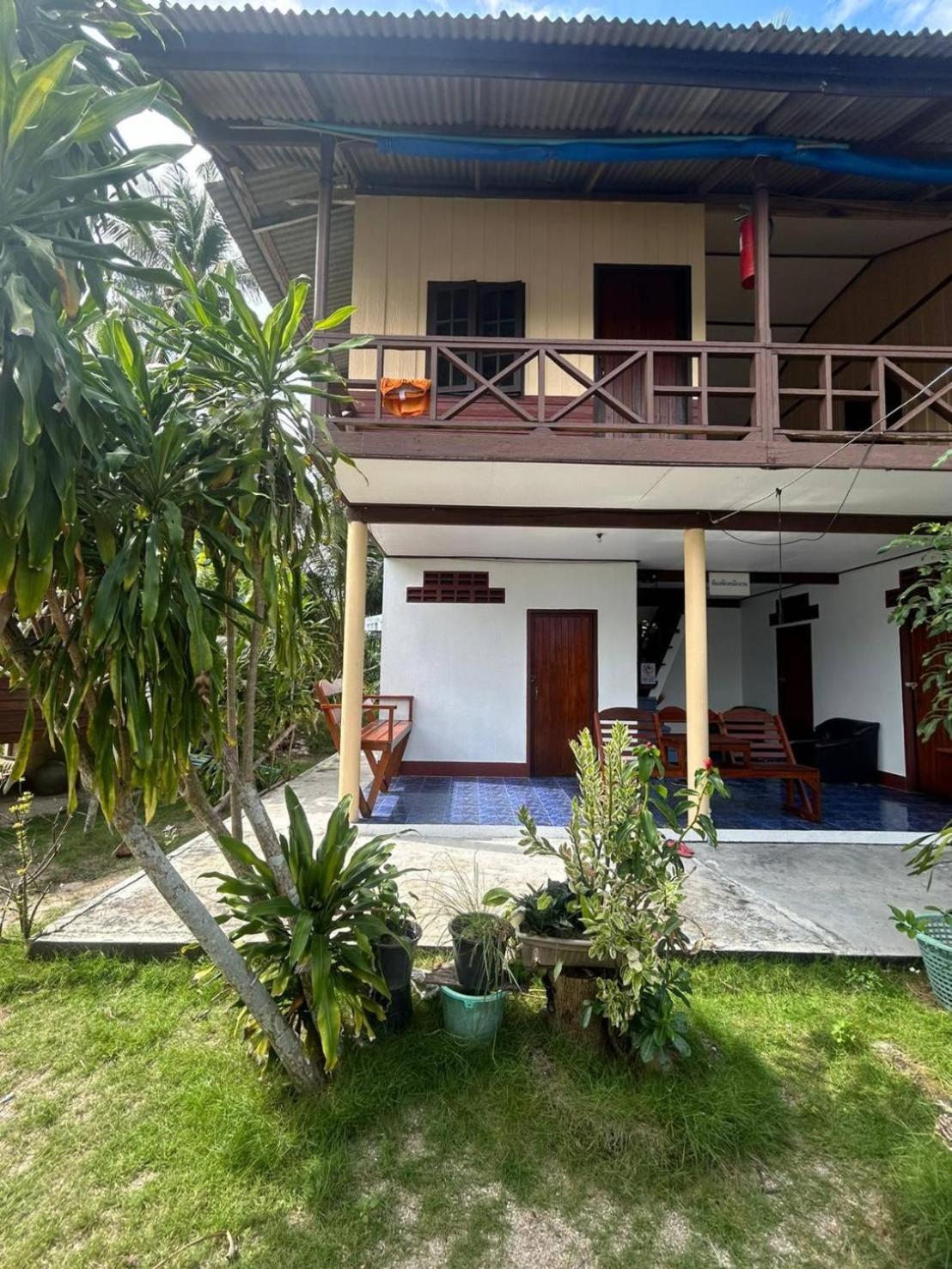 Pinks Guest house Baan Tai
