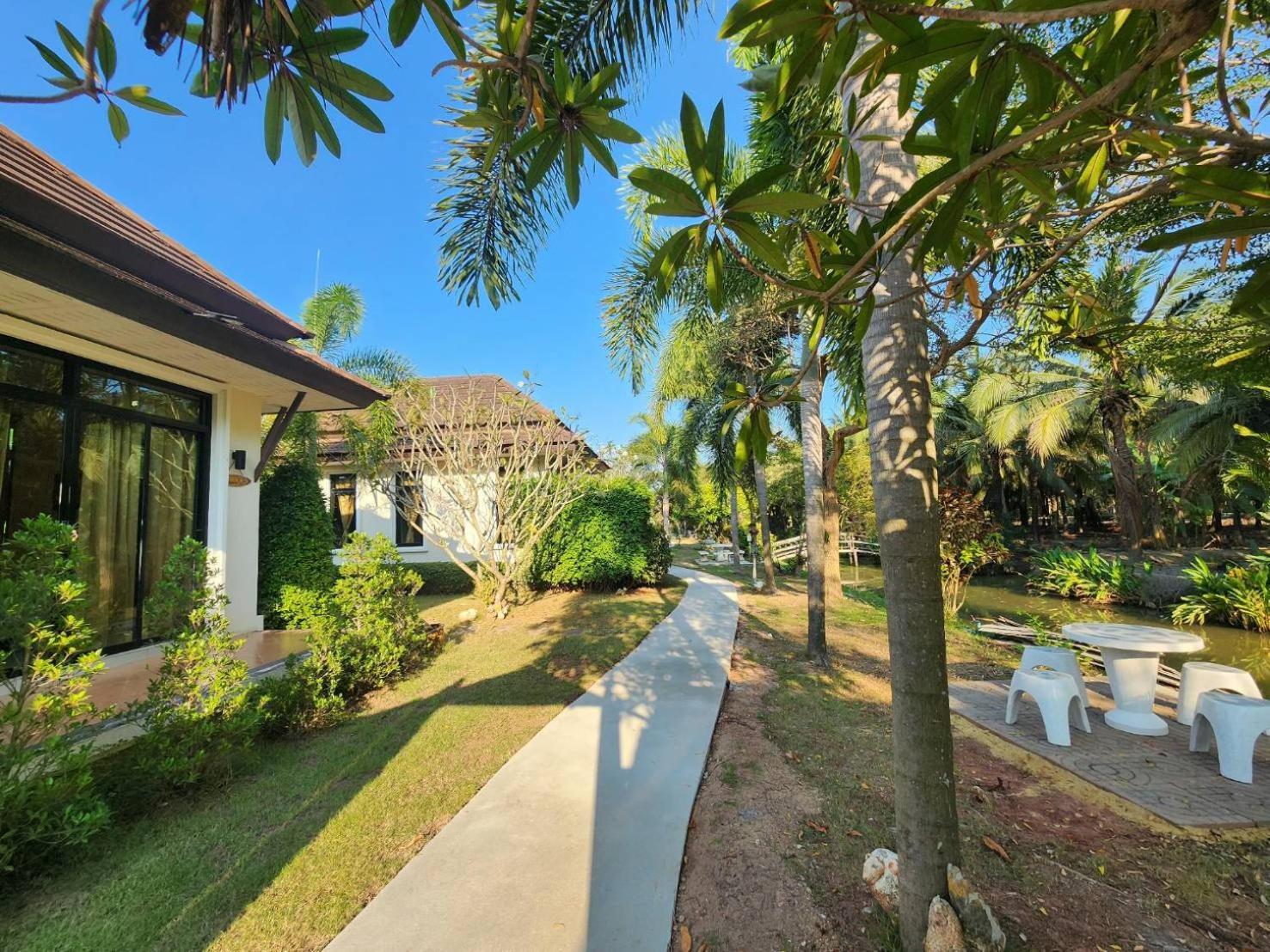 Baan Klong * Damnoen Saduak
