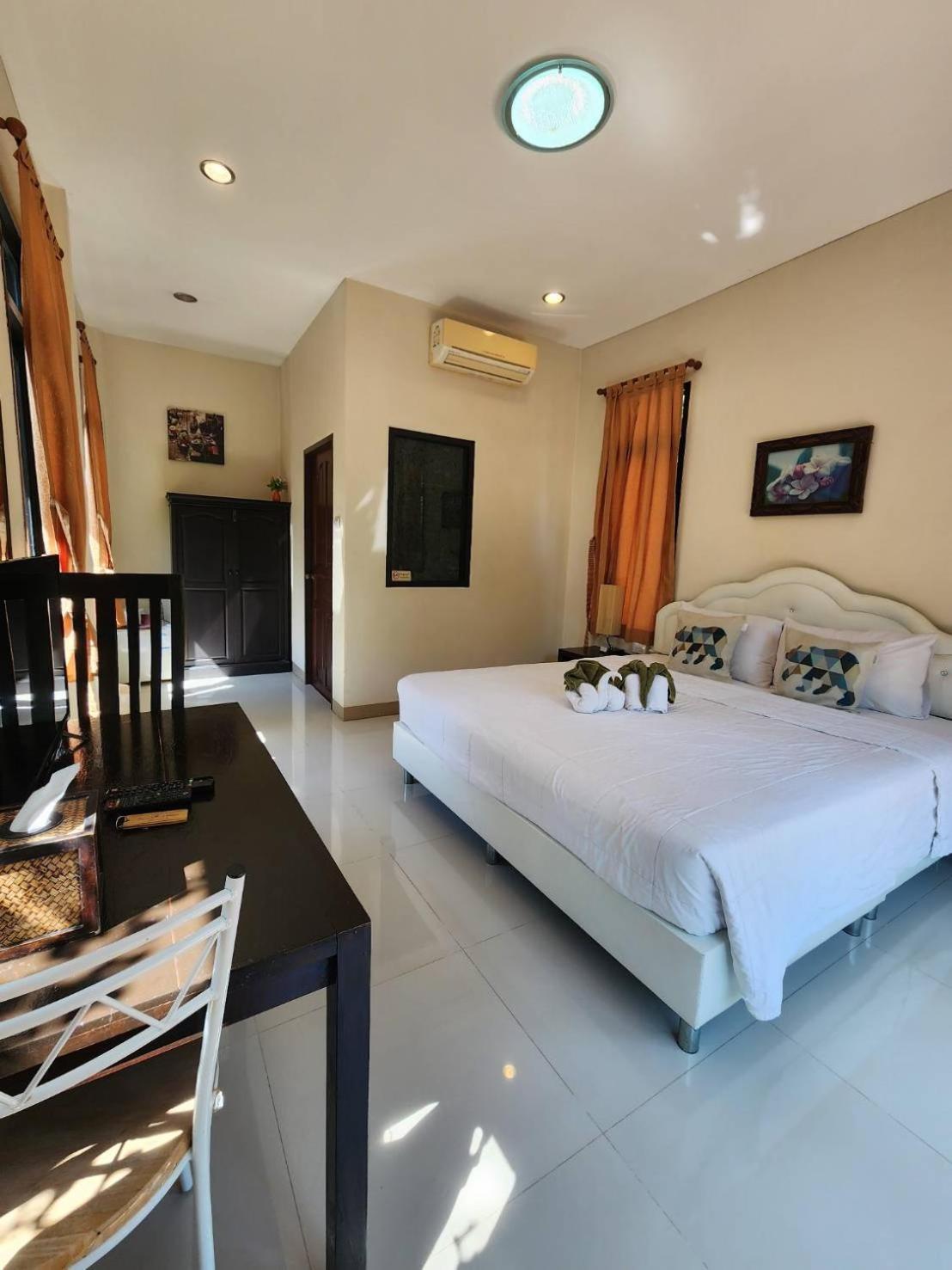 Baan Klong Damnoen Saduak