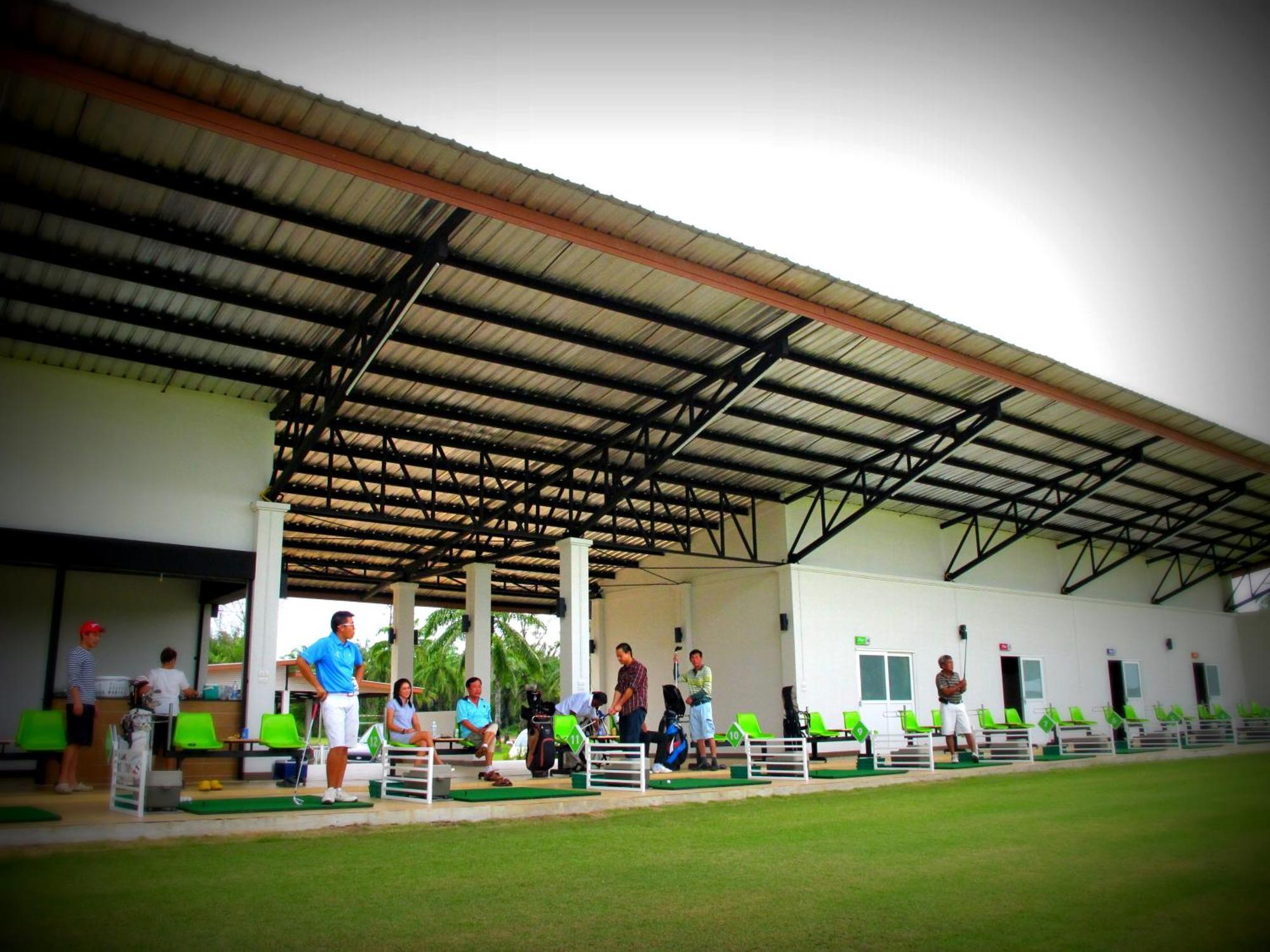 Resort Palm Driving Range & 2*