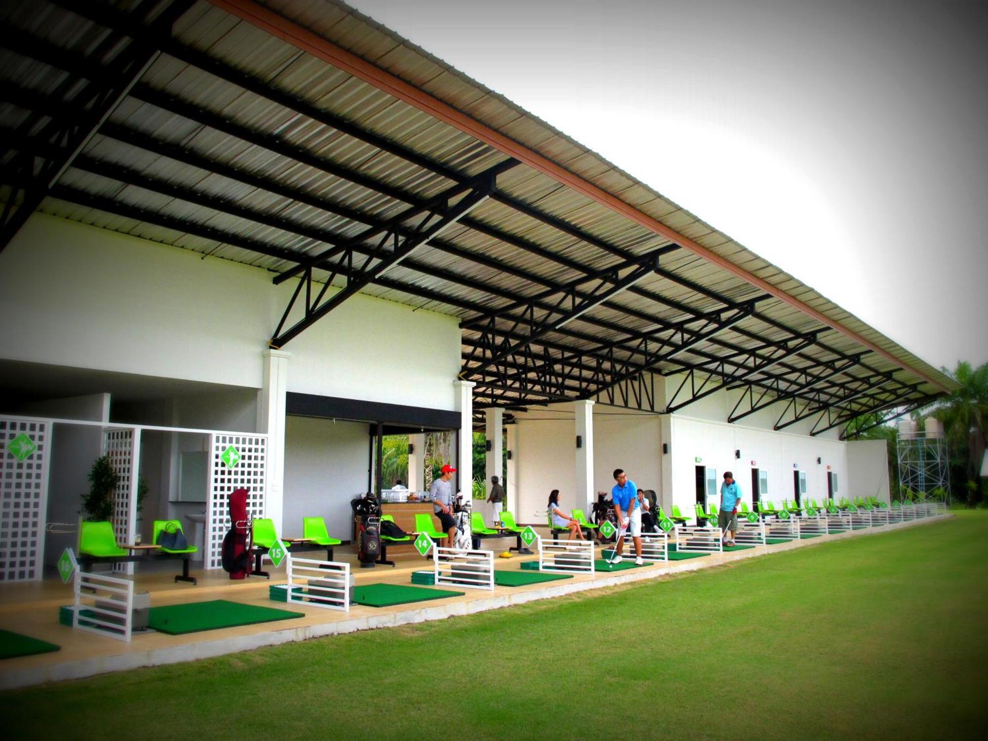 Resort Palm Driving Range &