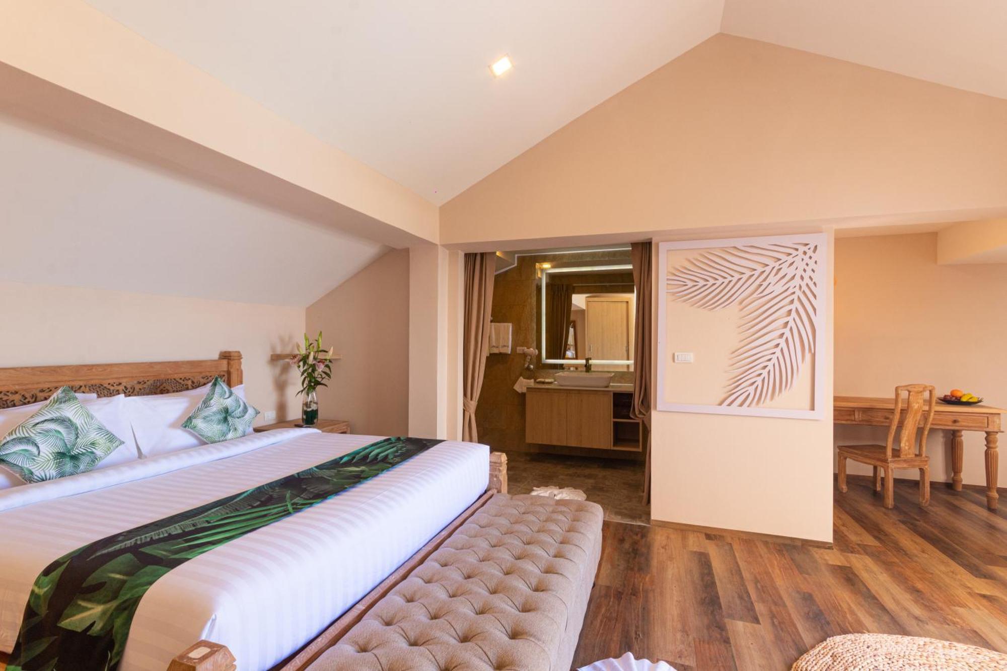 Vannee Golden Sands Beachfront Hotel 4*
