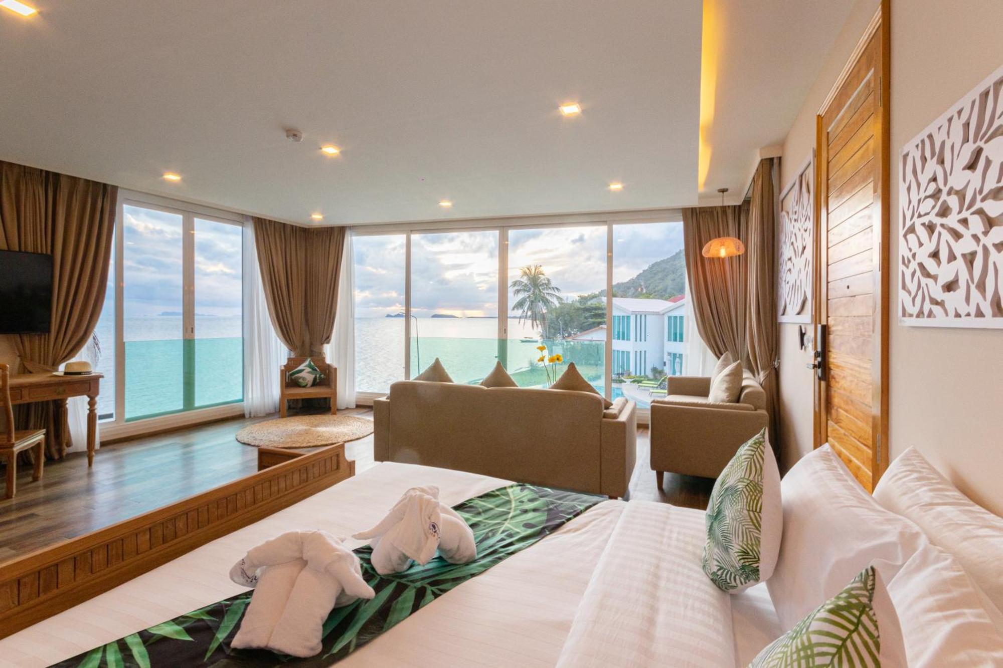 Hotel Vannee Golden Sands Beachfront