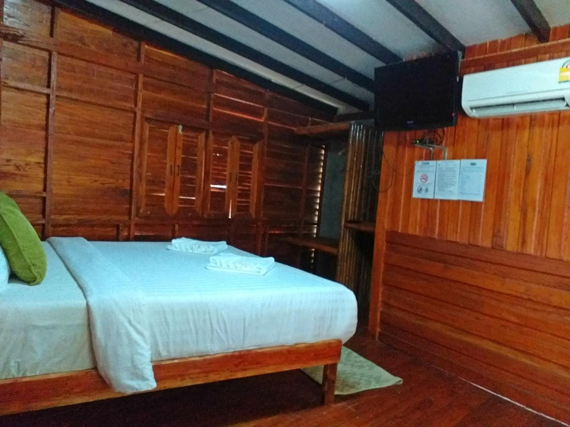 The Ford Sunset Resort Wok Tum