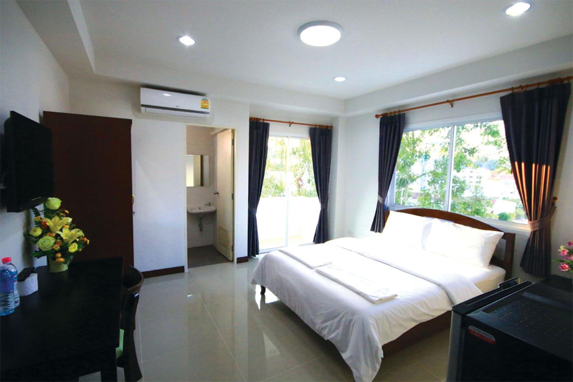 Baan Samrarn Aparthotel