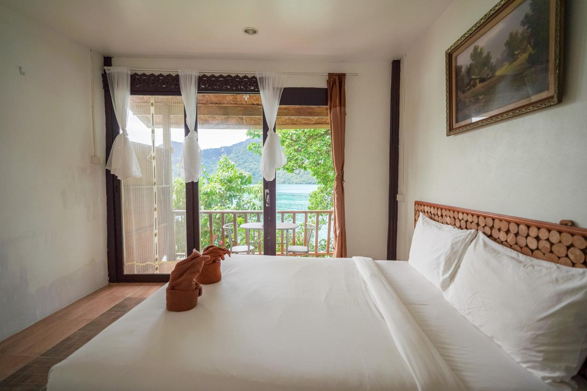 Cozy Seafront Hotel