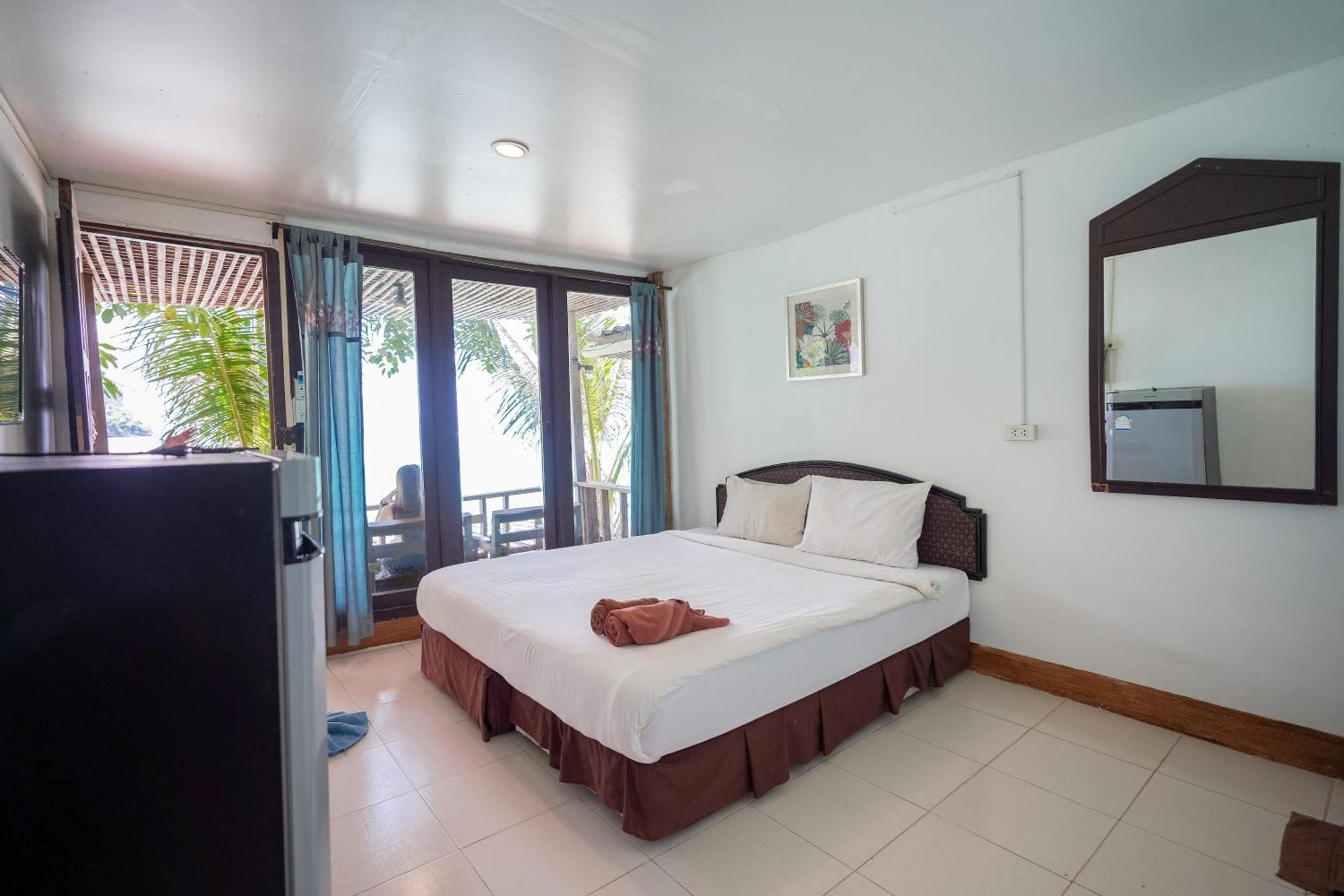 Cozy Seafront Hotel 2*