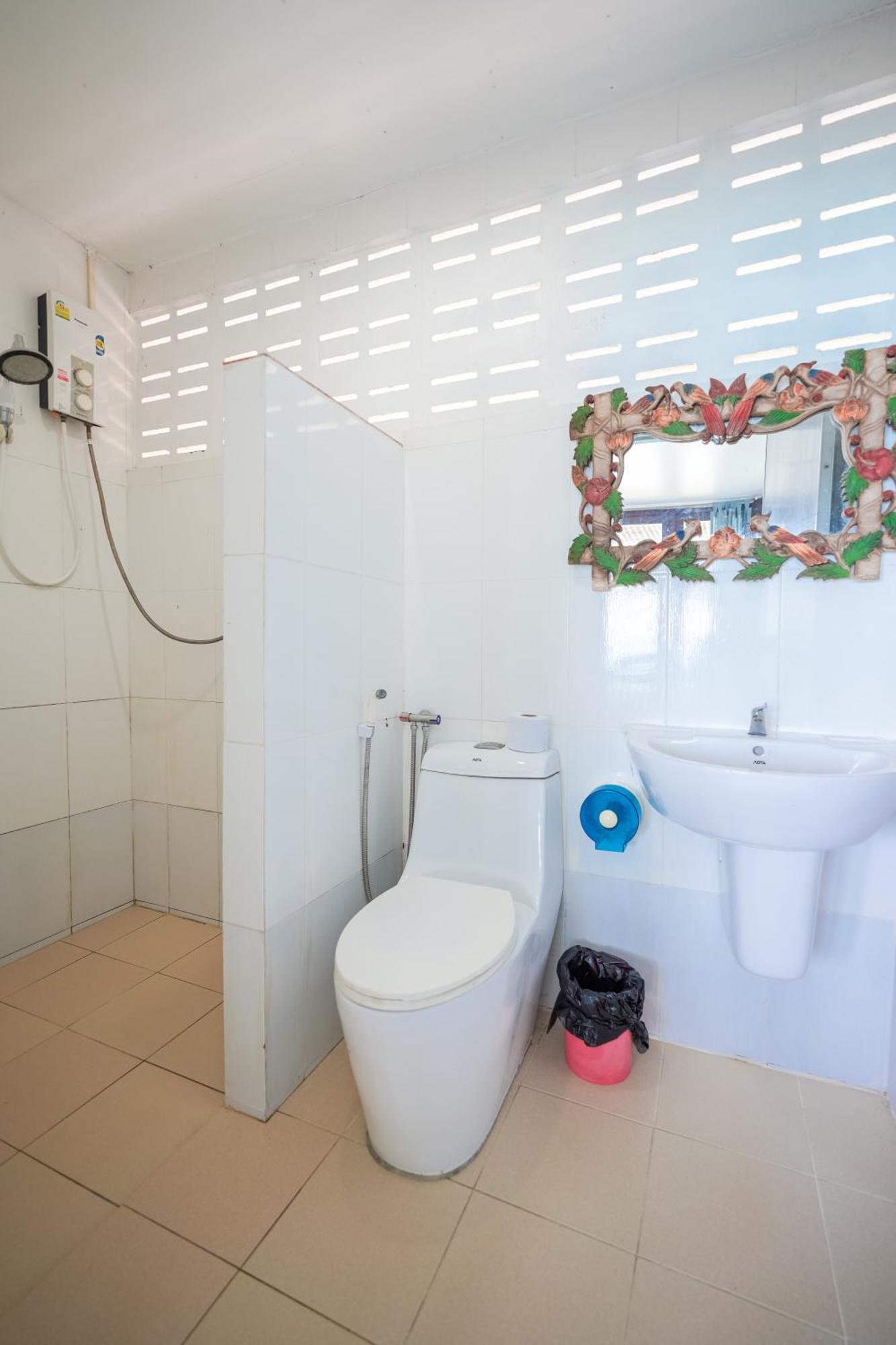 Cozy Seafront Hotel Phi Phi Don