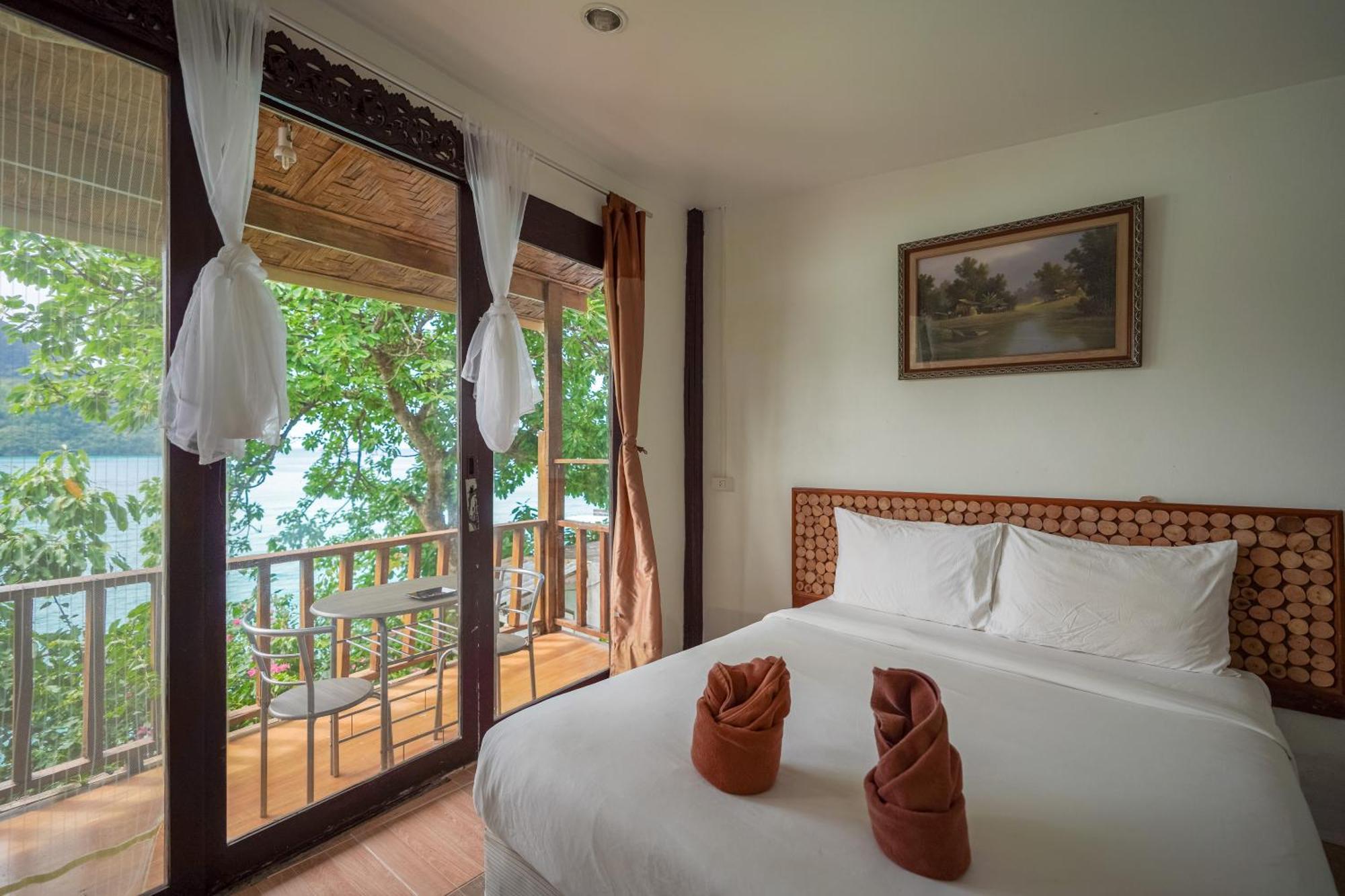 Cozy Seafront Phi Phi Don
