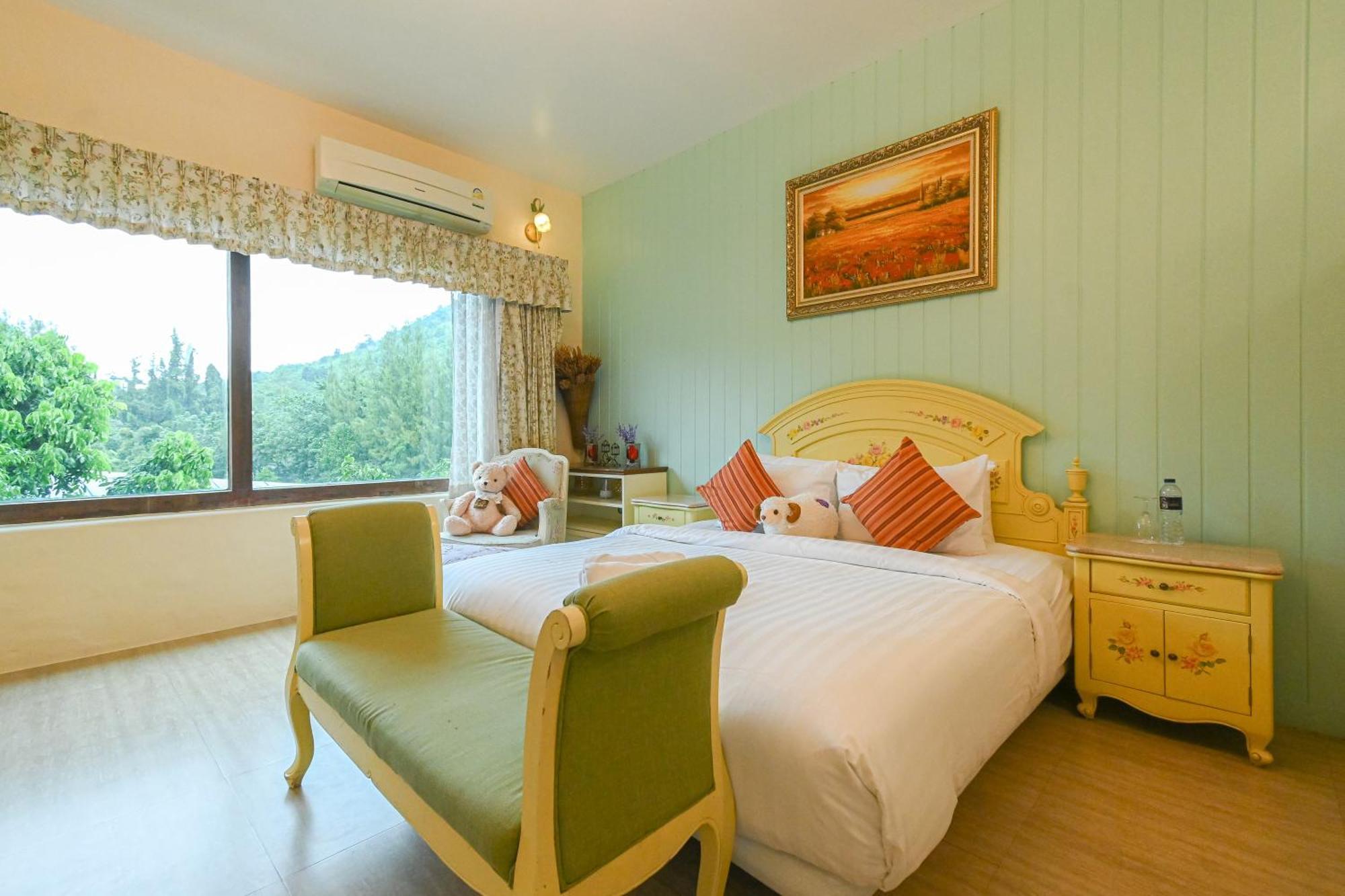 Swiss Valley Hip Resort Suan Phueng