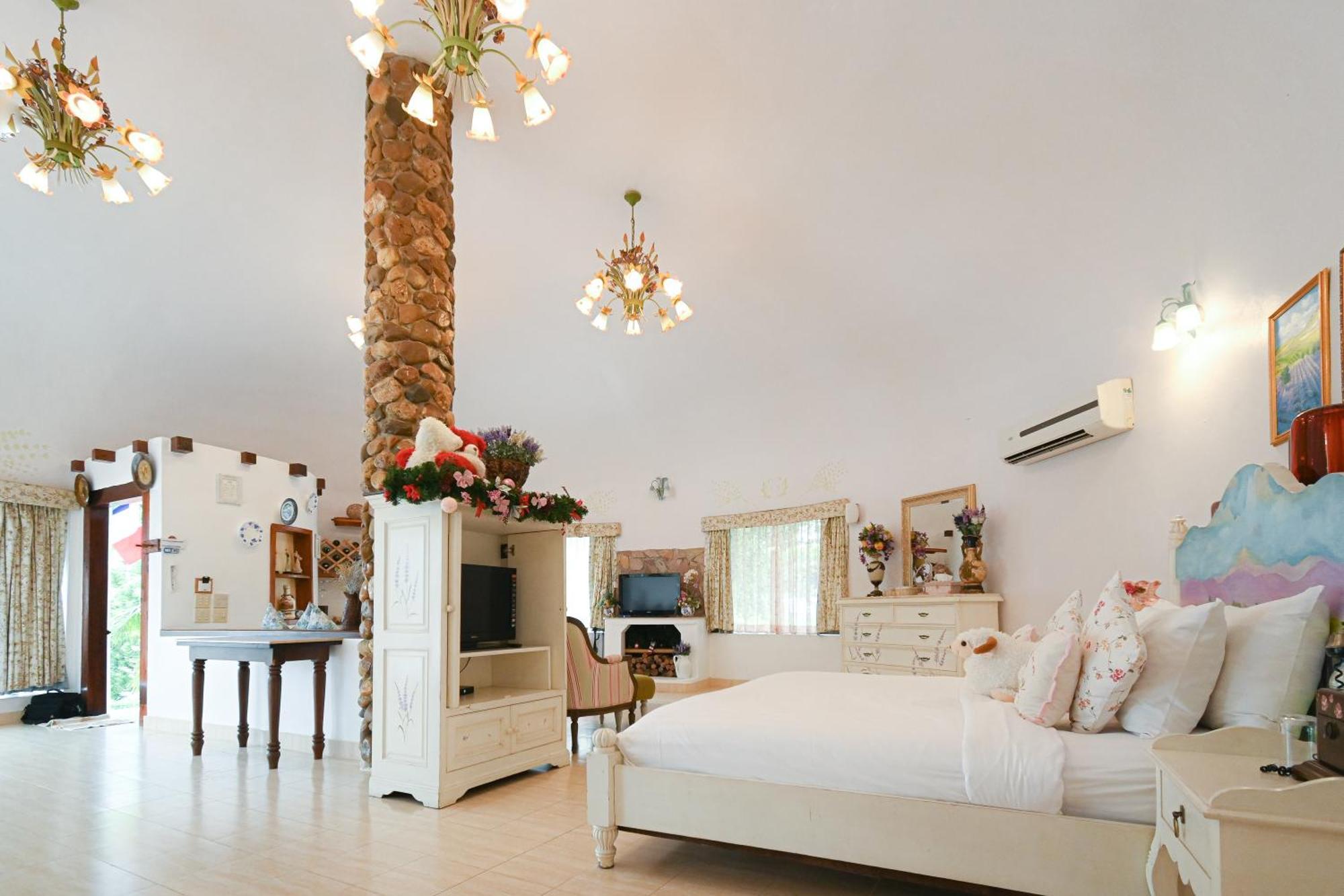 Swiss Valley Hip Resort Suan Phueng