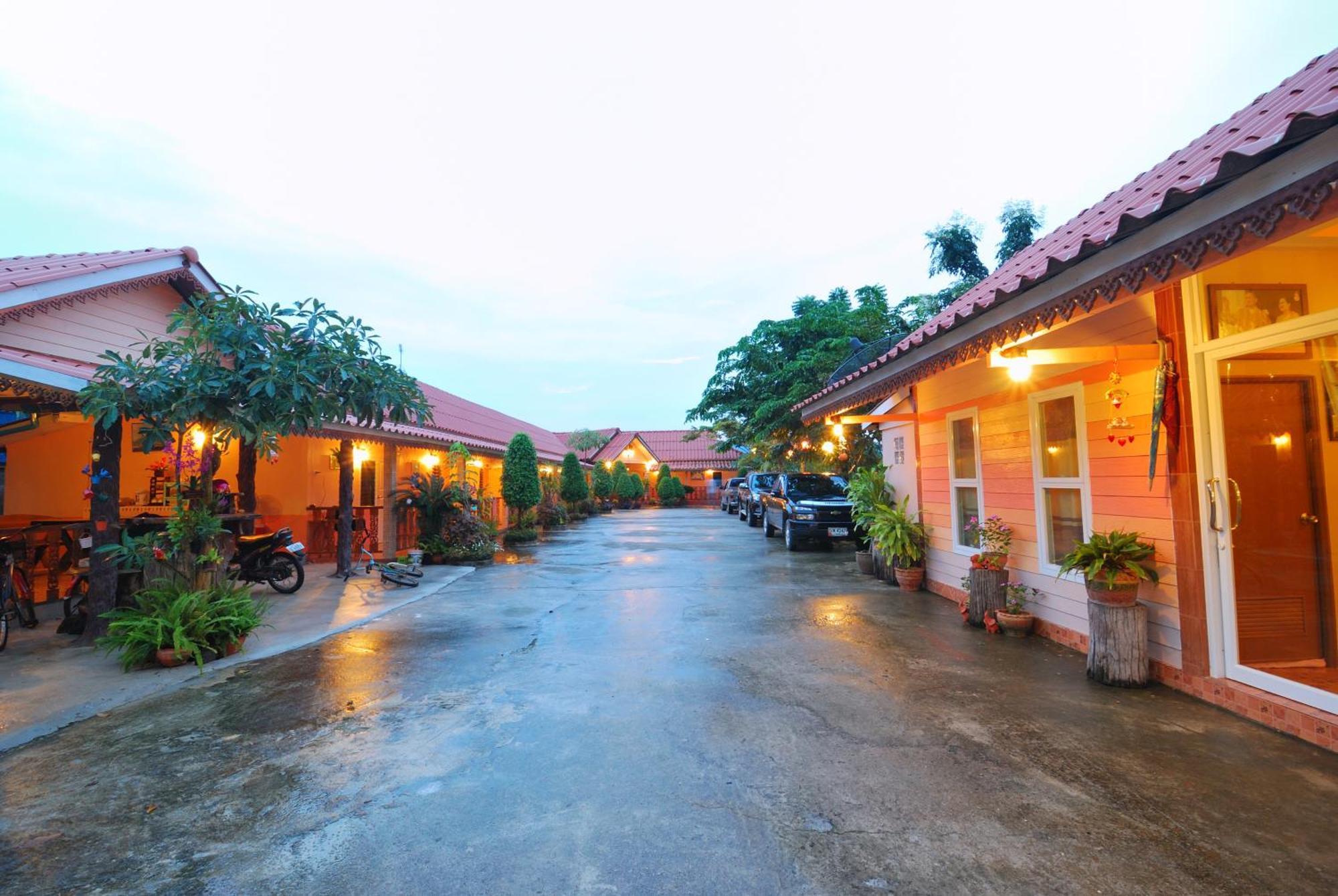 Boathouse Suanphung 2* Suan Phueng