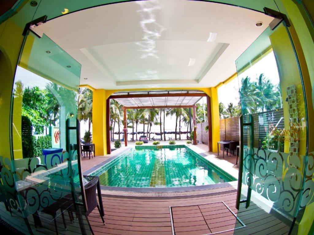 Hotel Coasta Bangsaen 3*