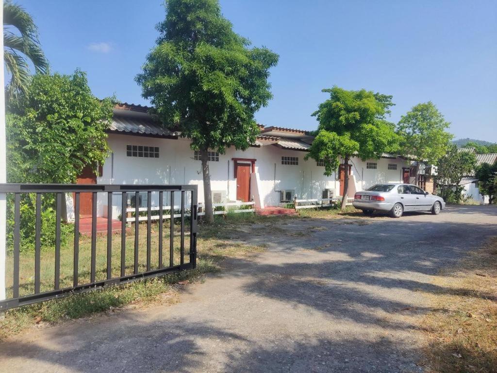 Banrai Pornsawun Suan Phueng