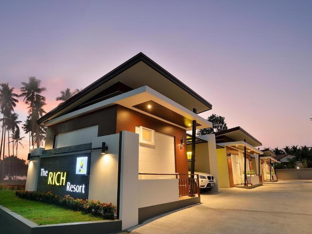Resort The Rich