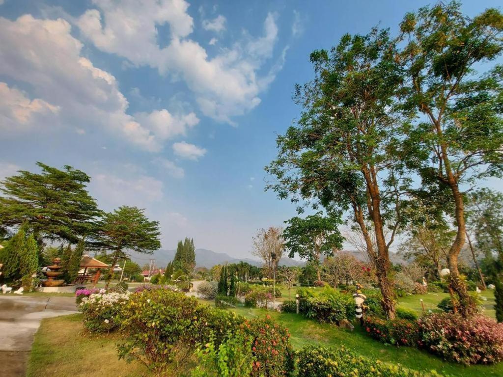 Tanaosri & Creekside Resort Suan Phueng